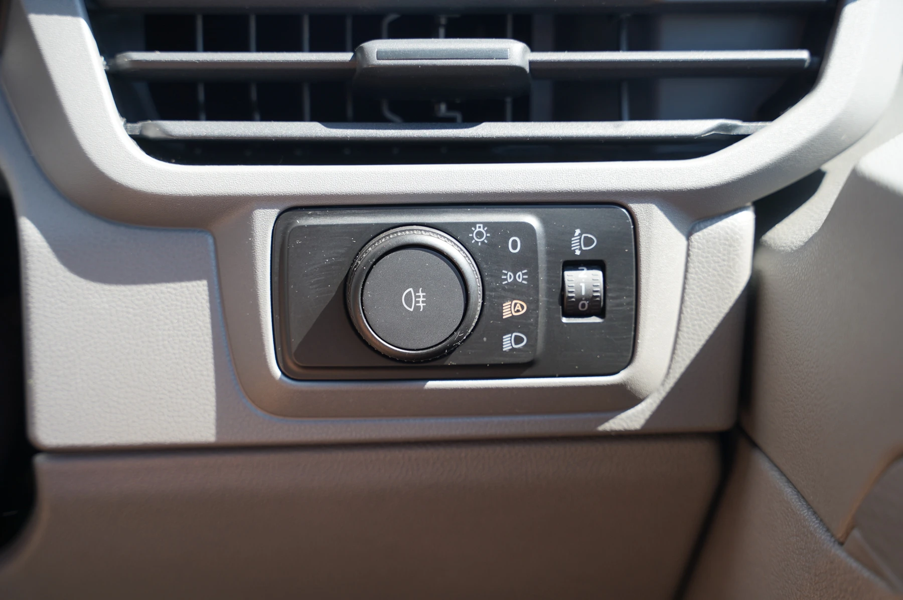 Volkswagen-Transporter-image-18