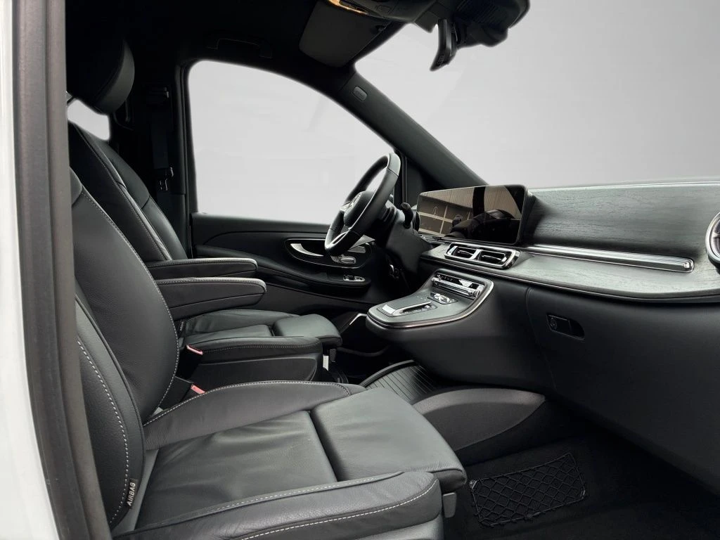 Mercedes-Benz-EQV 300-image-11