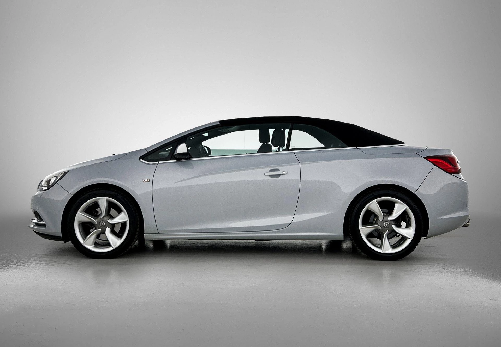 Opel-Cascada-image-1