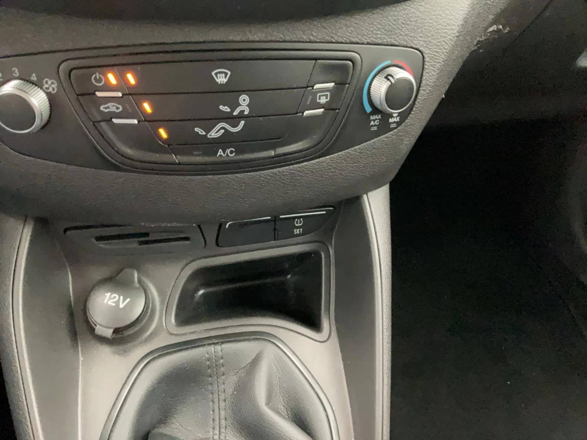 Ford-Transit Courier-image-11