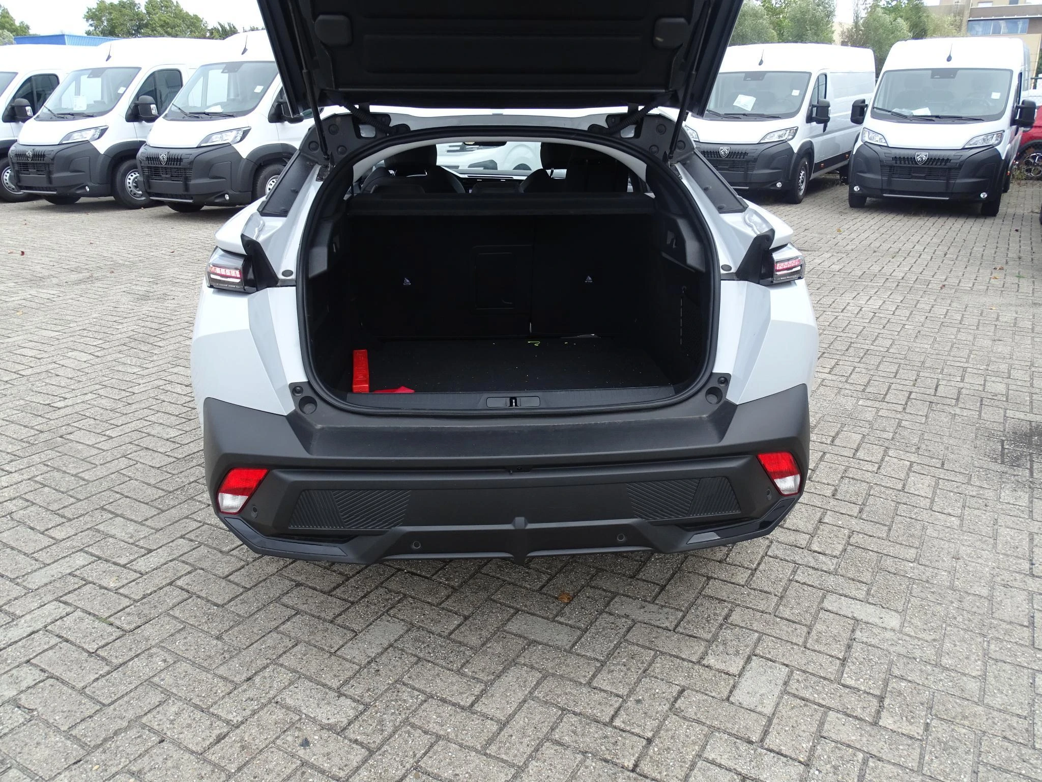 Peugeot-408-image-13