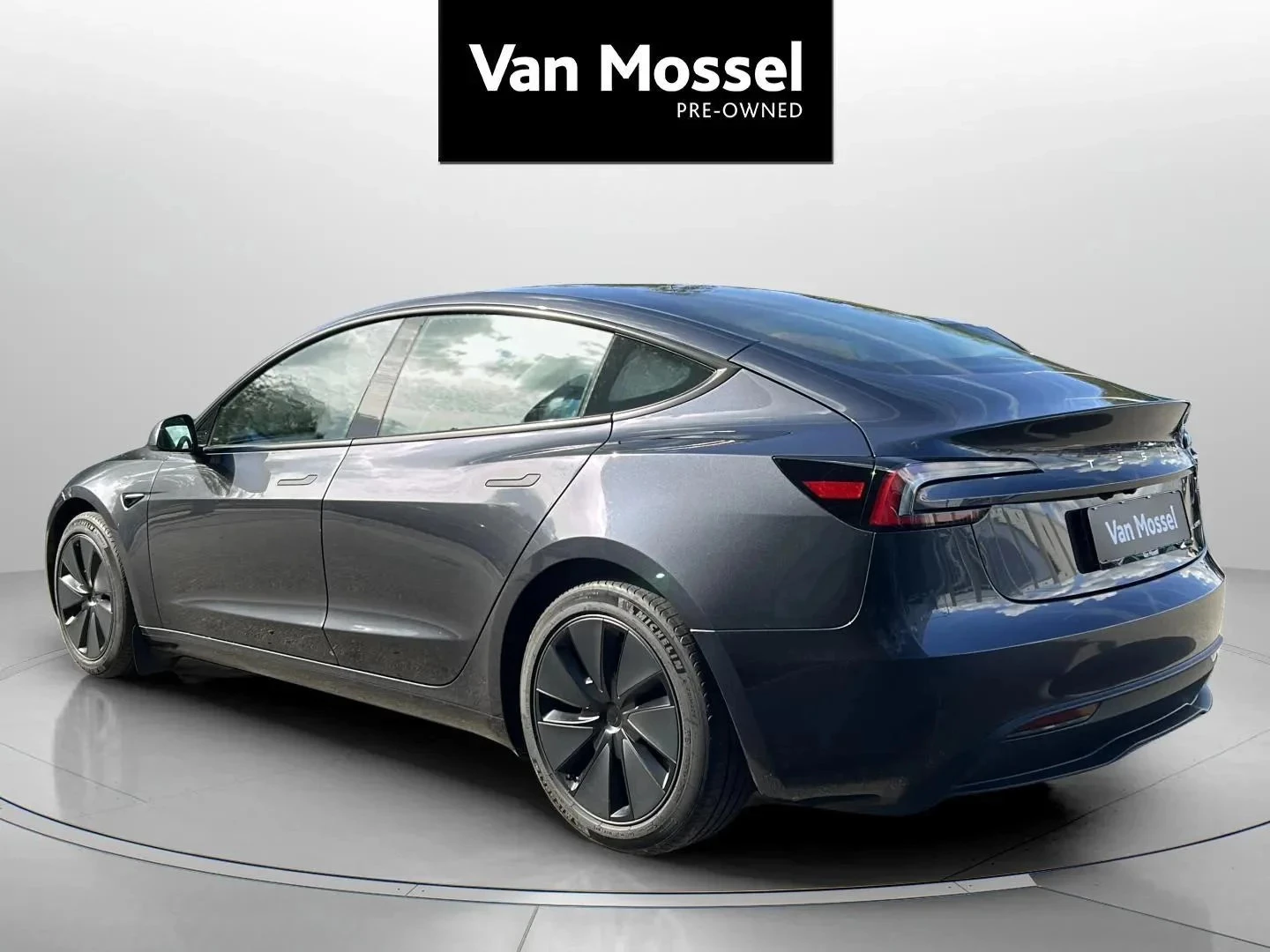 Tesla-Model 3-image-6