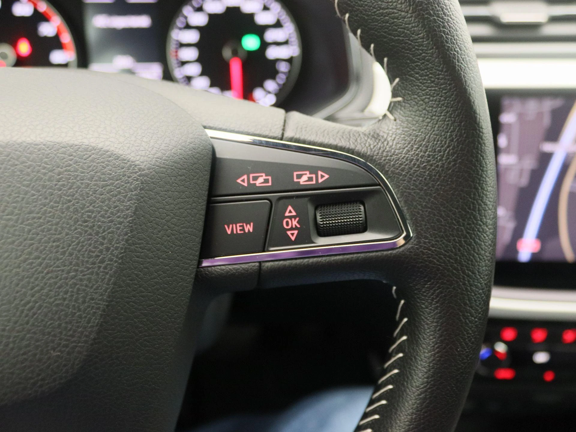 SEAT-Arona-image-15