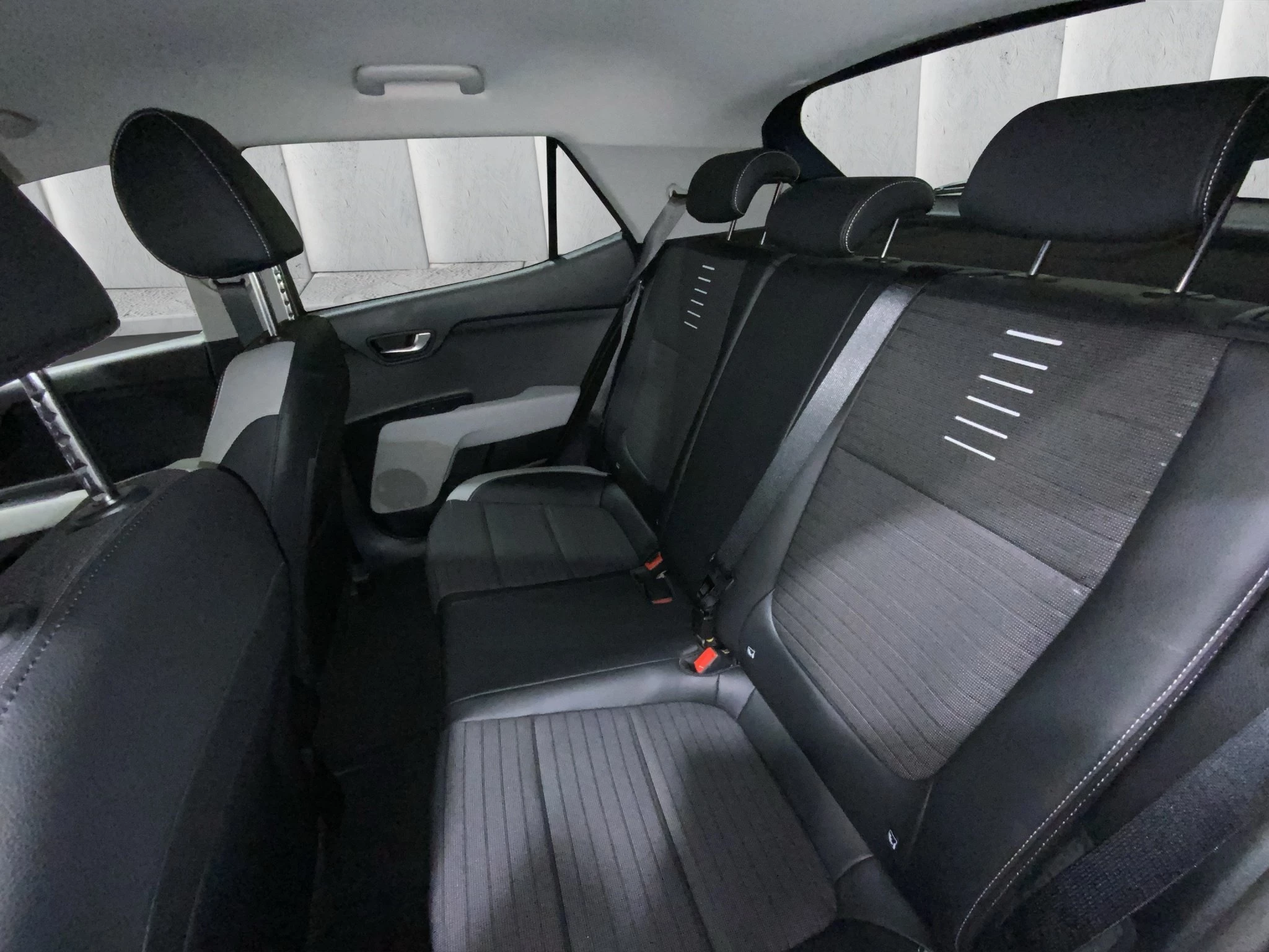 Kia Stonic Spirit 1.0 T-GDI 100 48V DCT7 Sports Utility Vehicle. 74 kW. 5-türig