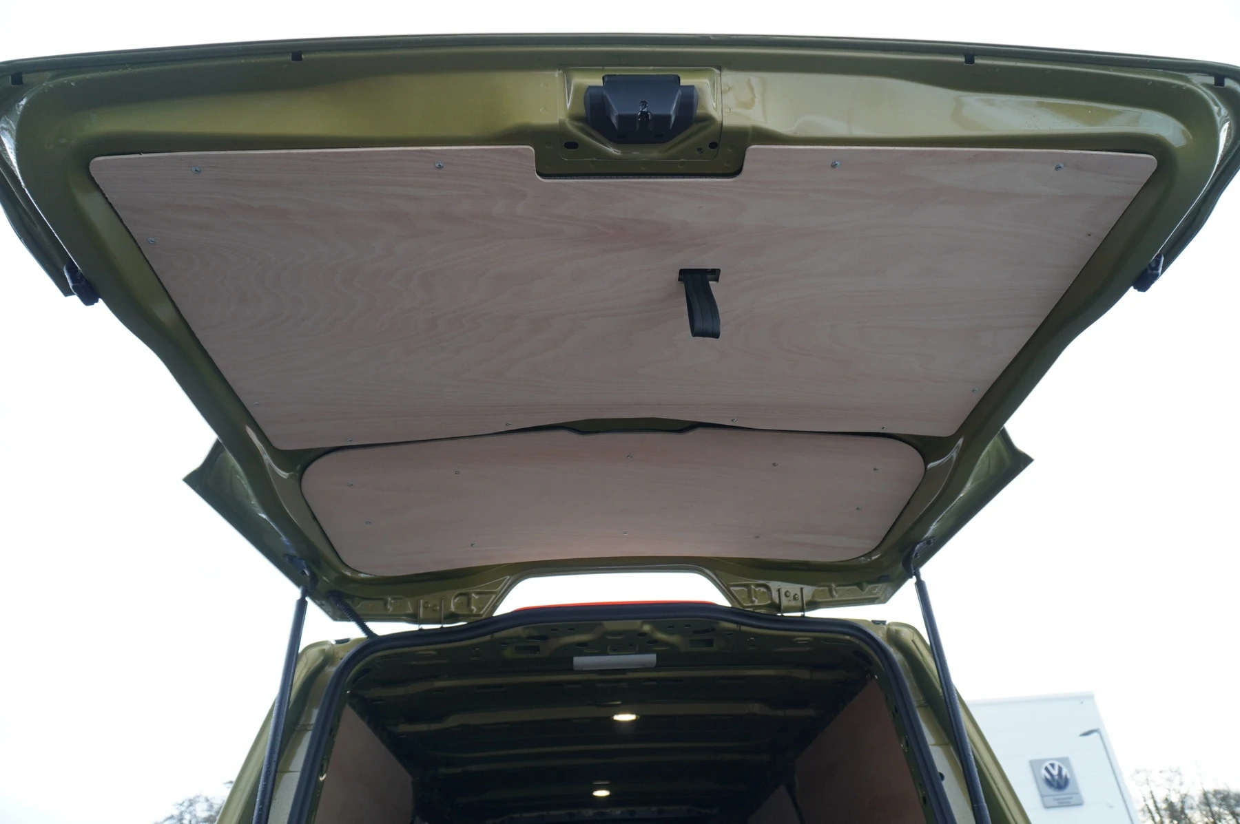 Volkswagen-Transporter-image-30