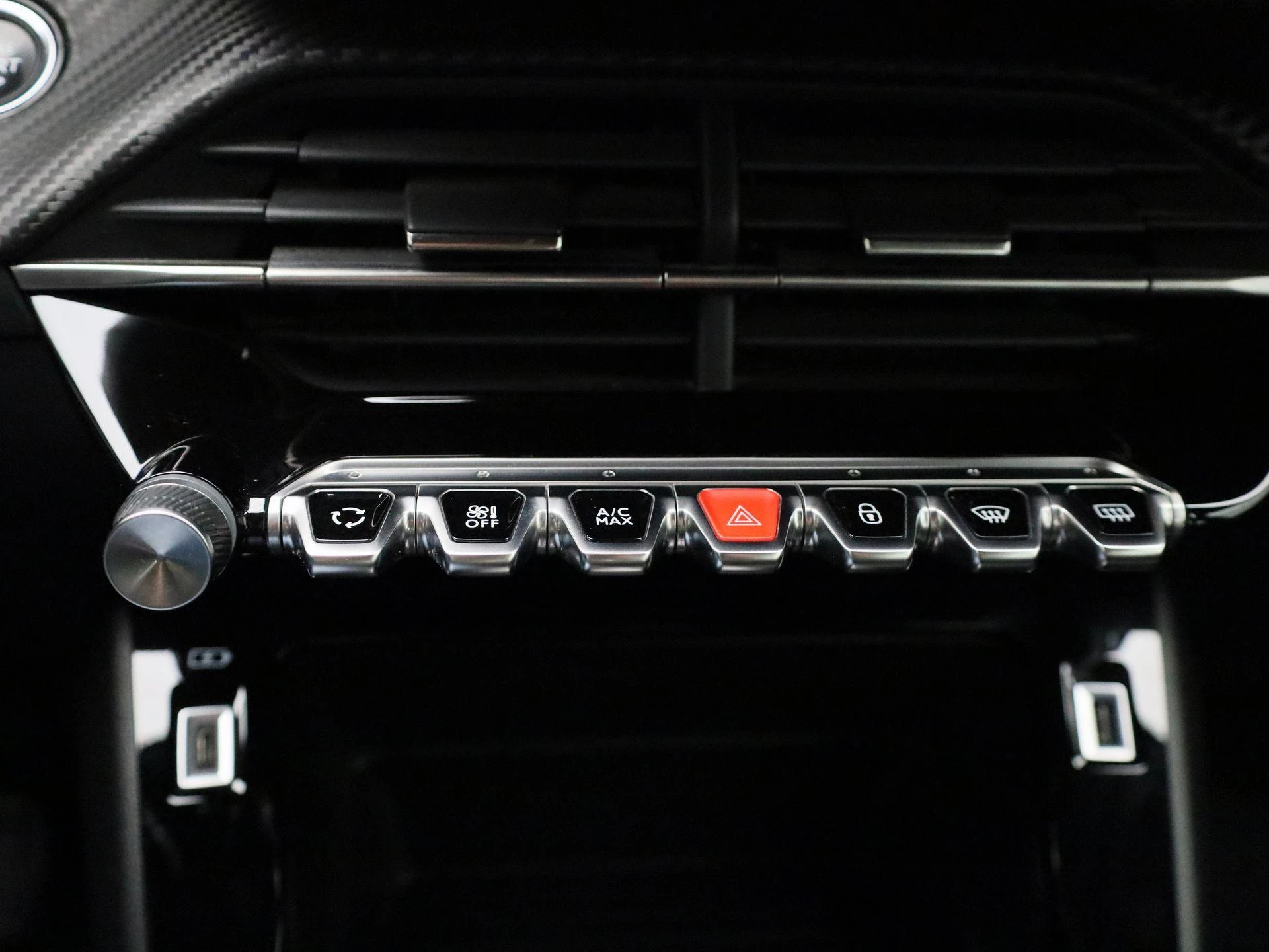 Peugeot-e-2008-image-22