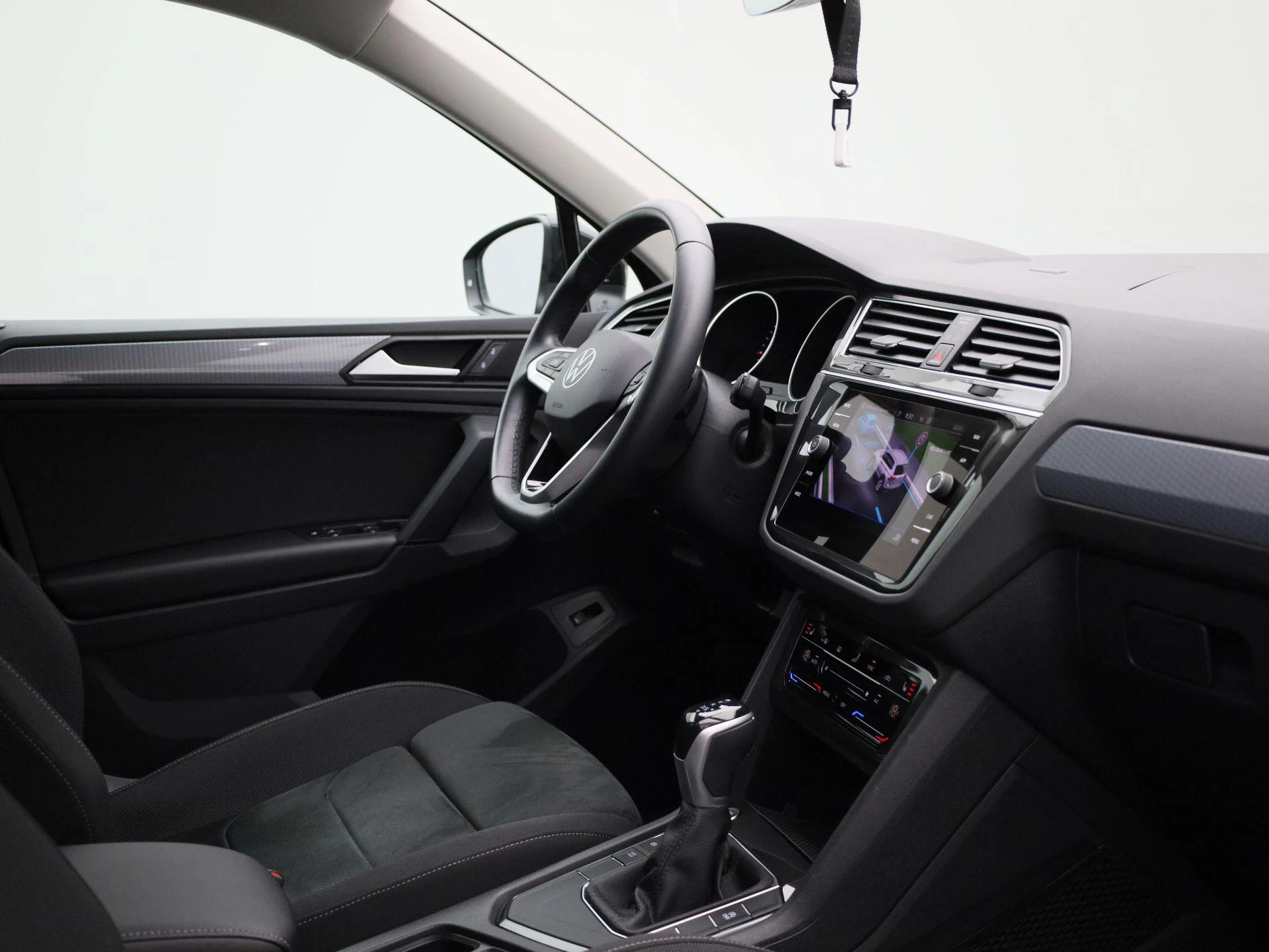 Volkswagen-Tiguan-image-30
