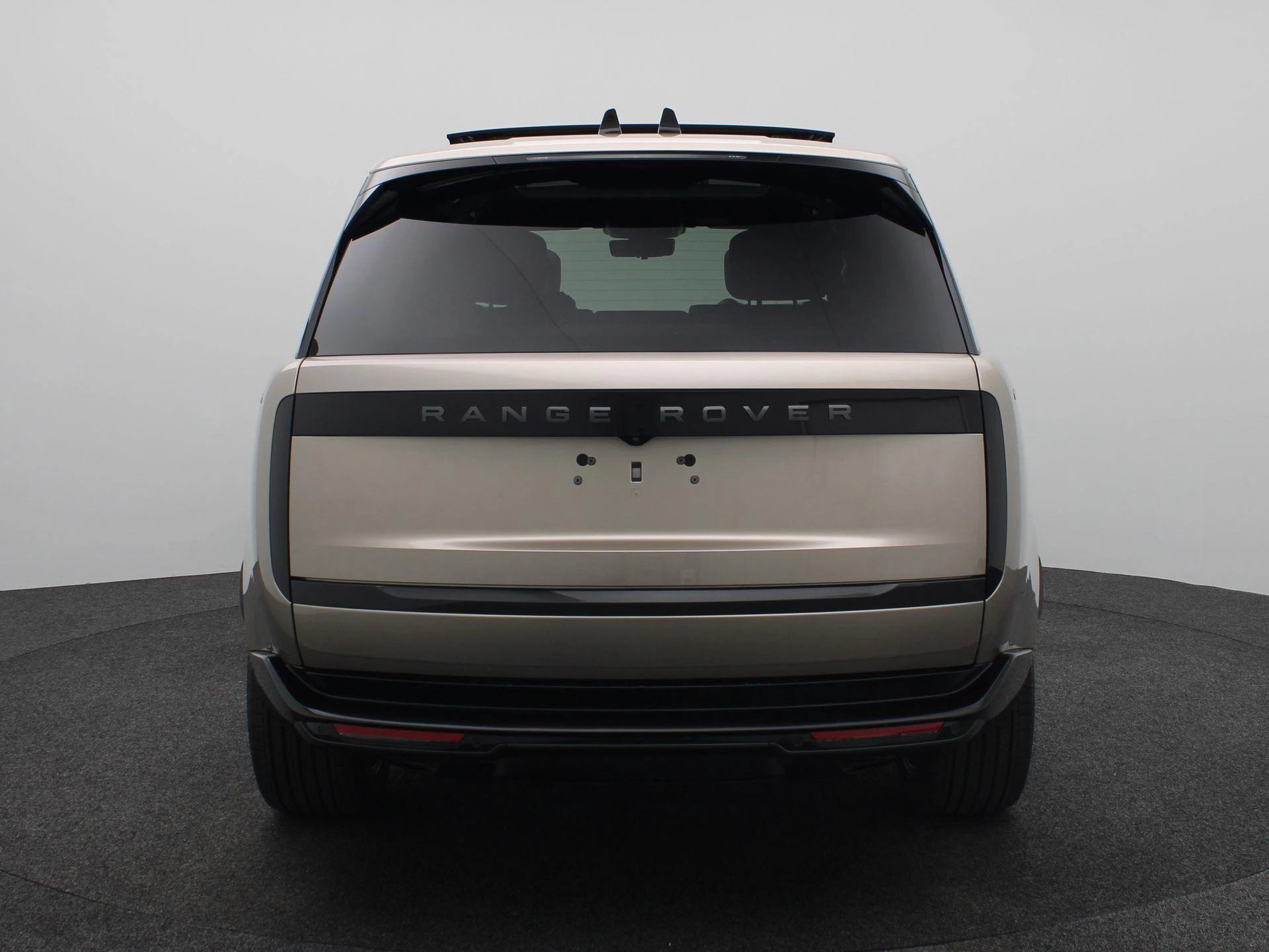 Land Rover-Range Rover-image-4
