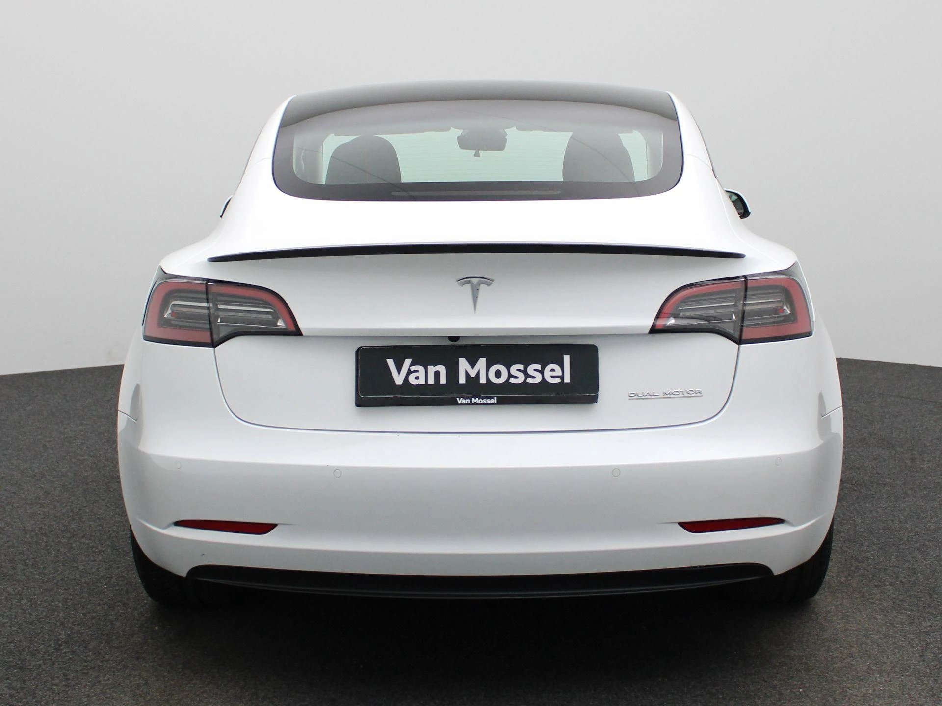Tesla-Model 3-image-4