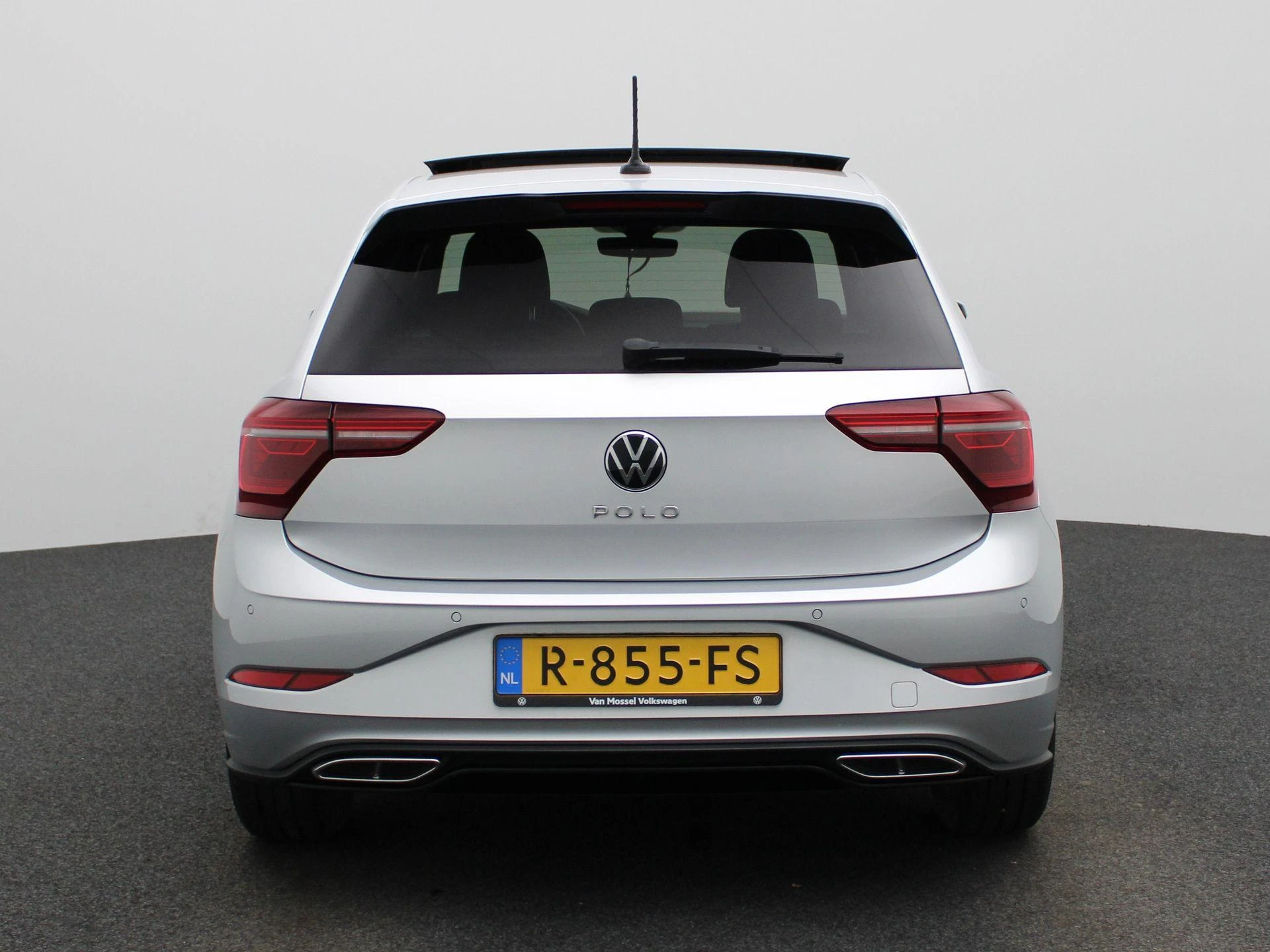 Volkswagen-Polo-image-4