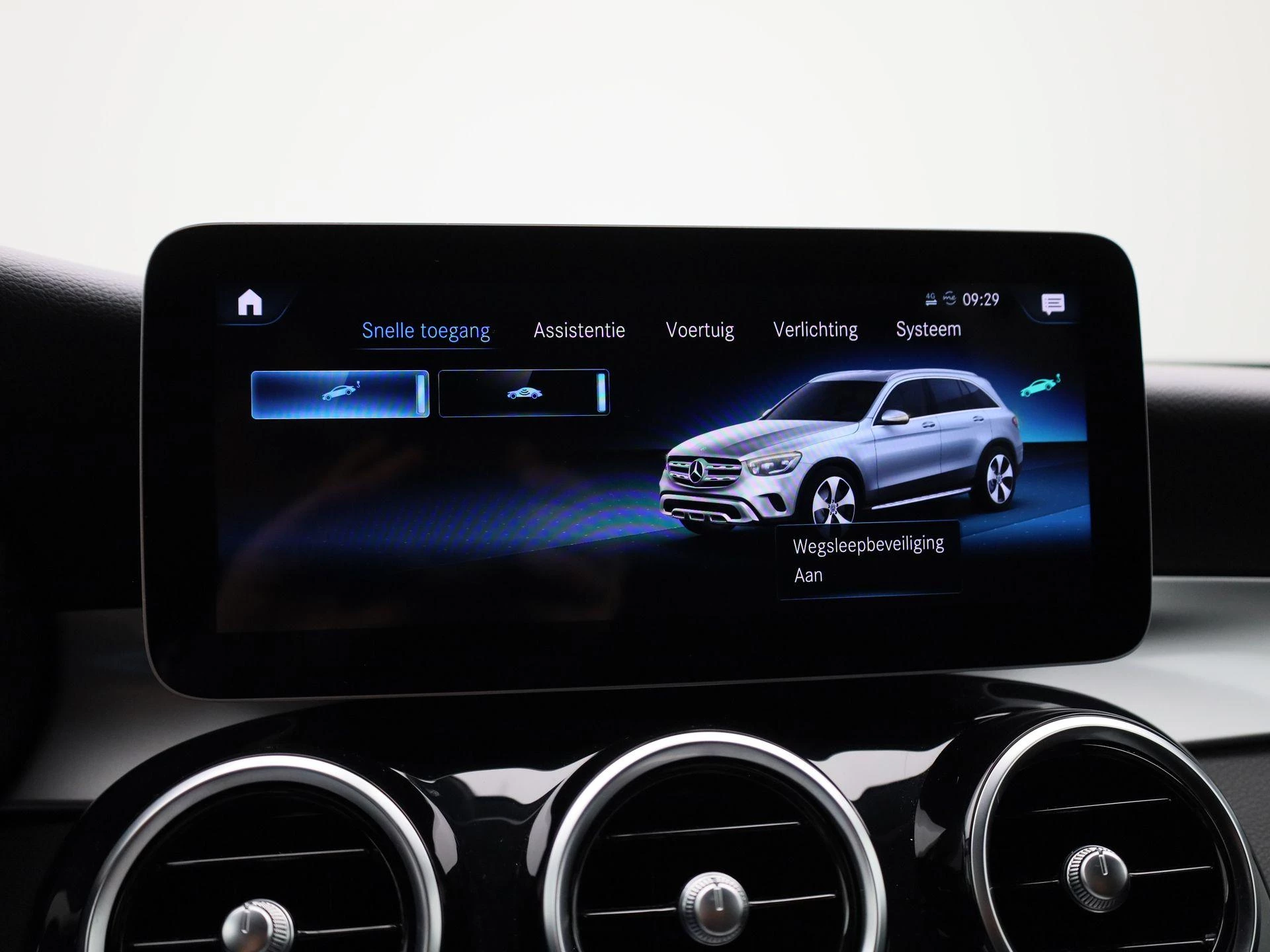 Mercedes-Benz-GLC-image-24