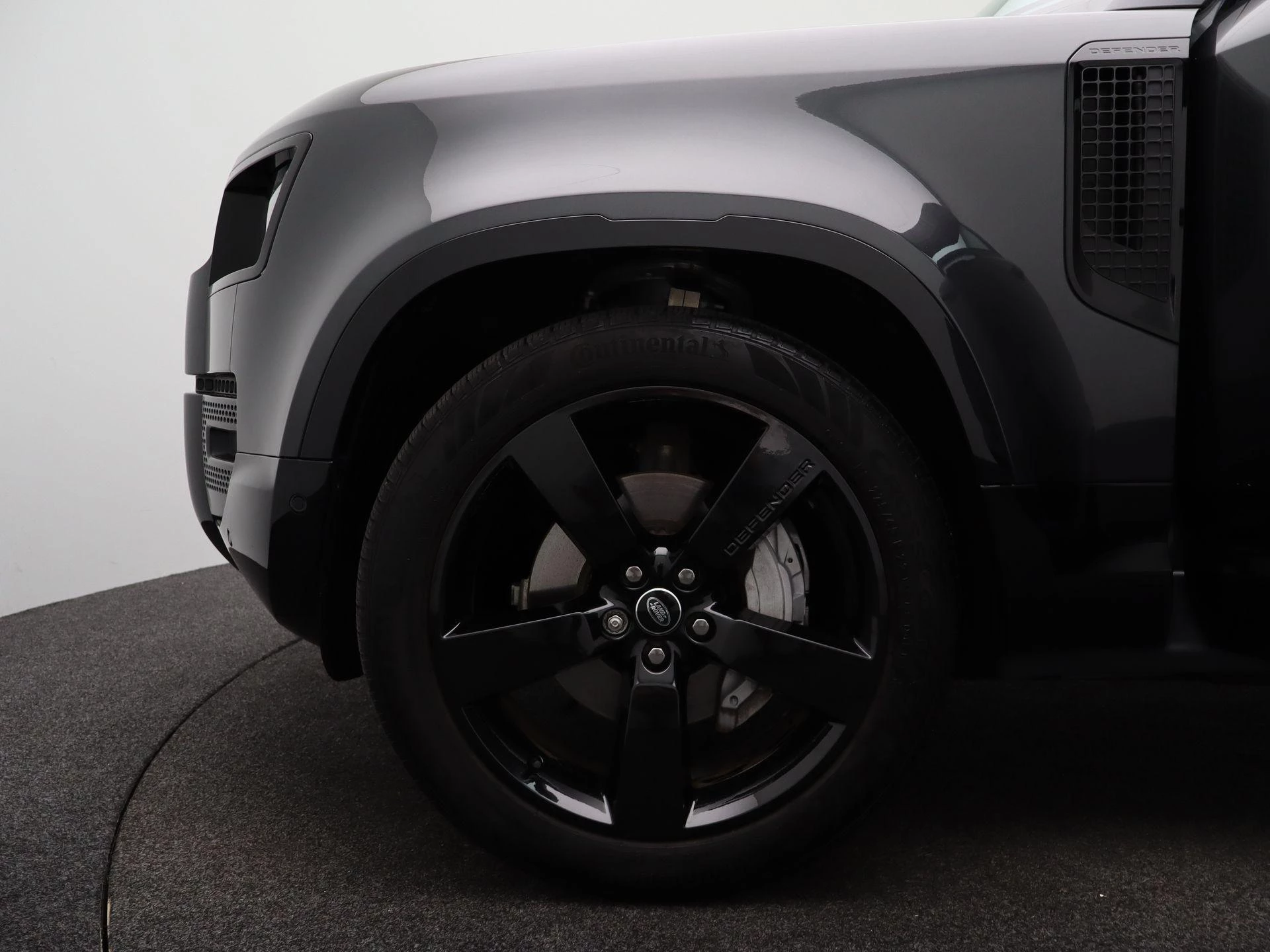 Land Rover Defender 110 2.0 P300e 110 X-Dynamic HSE