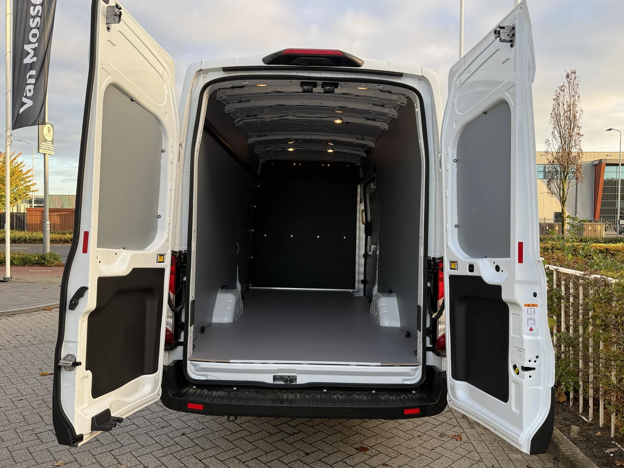 Ford-E-Transit-image-15