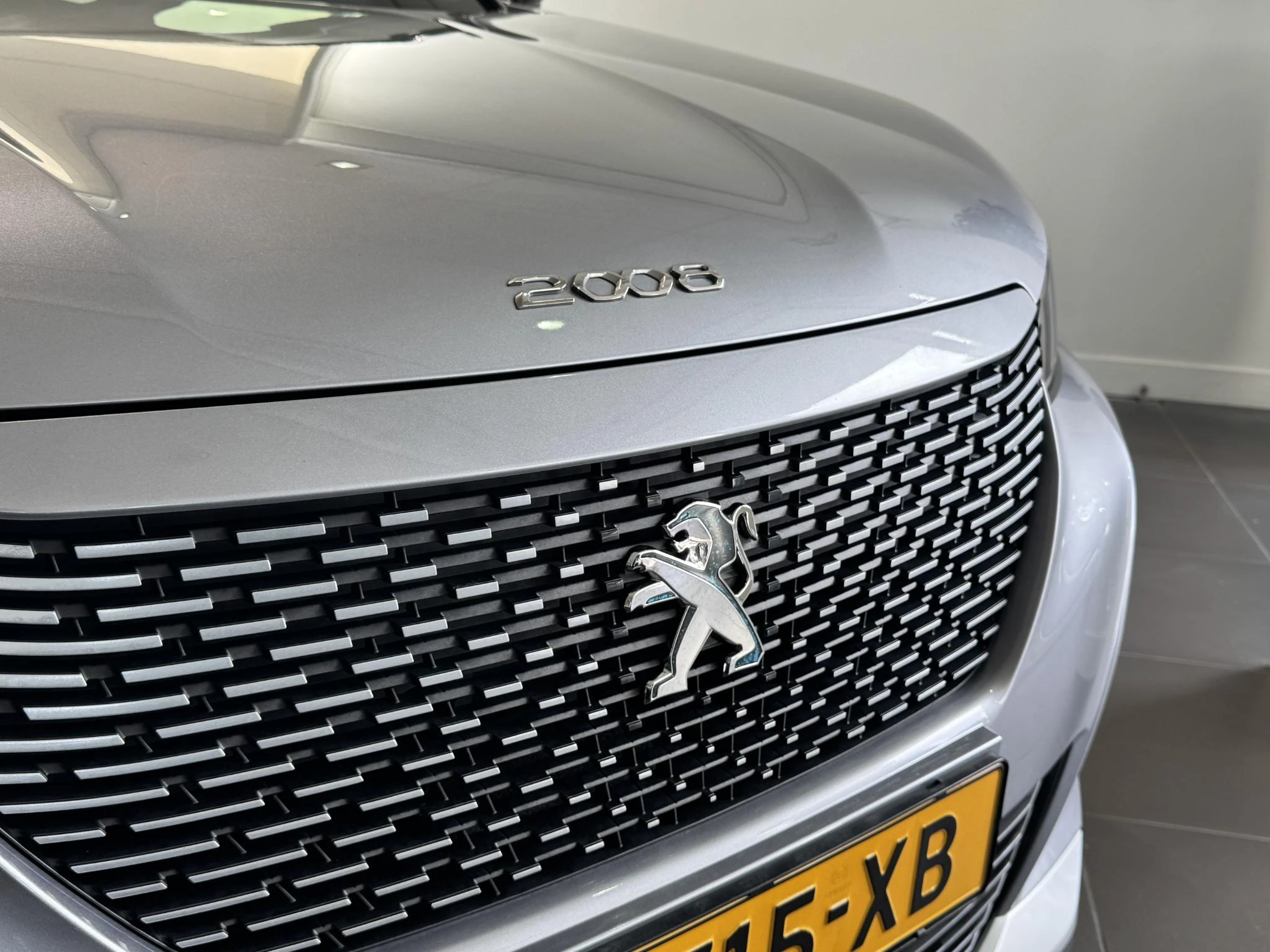 Peugeot-e-2008-image-12