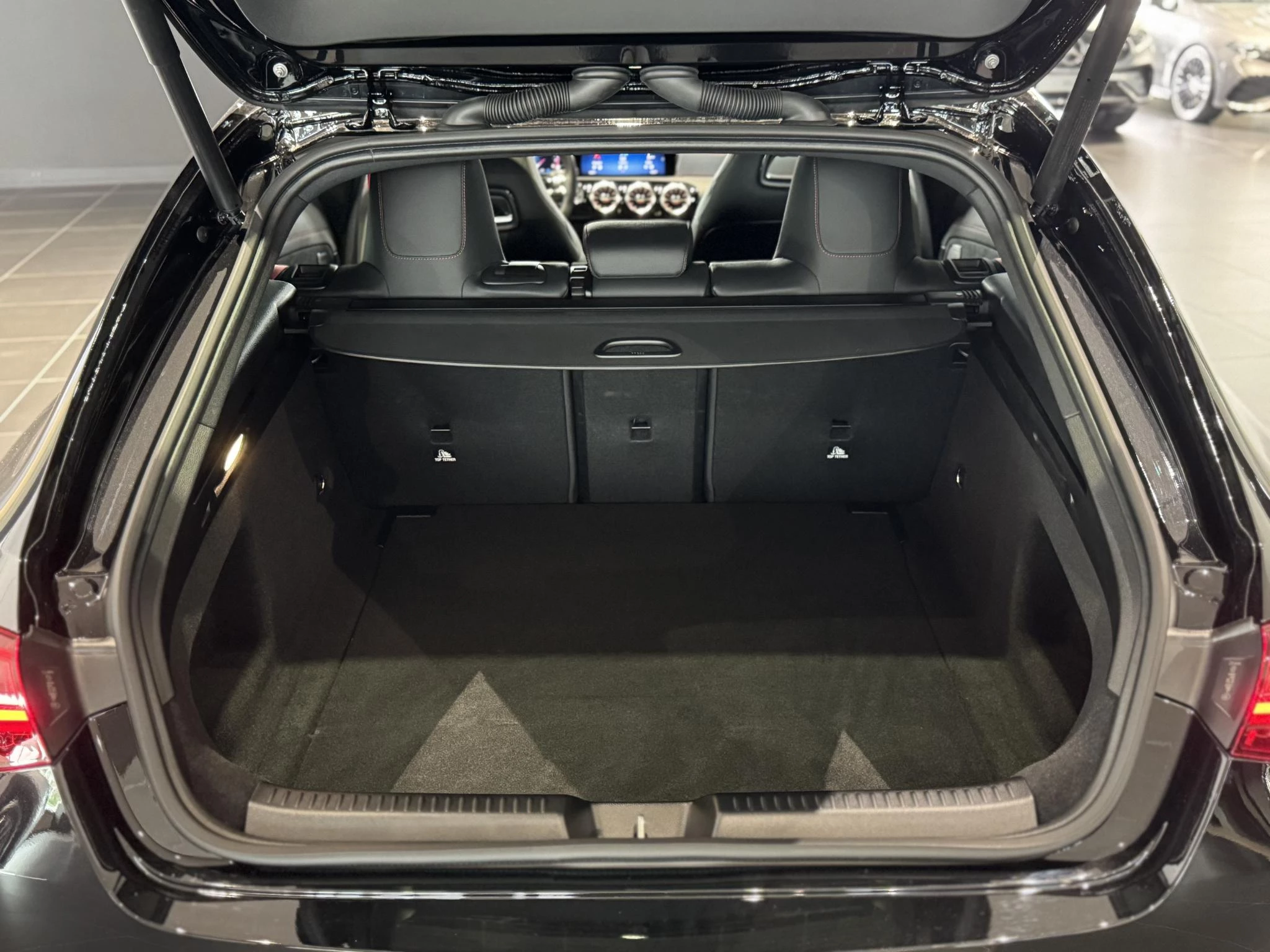 Mercedes-Benz-CLA-image-18