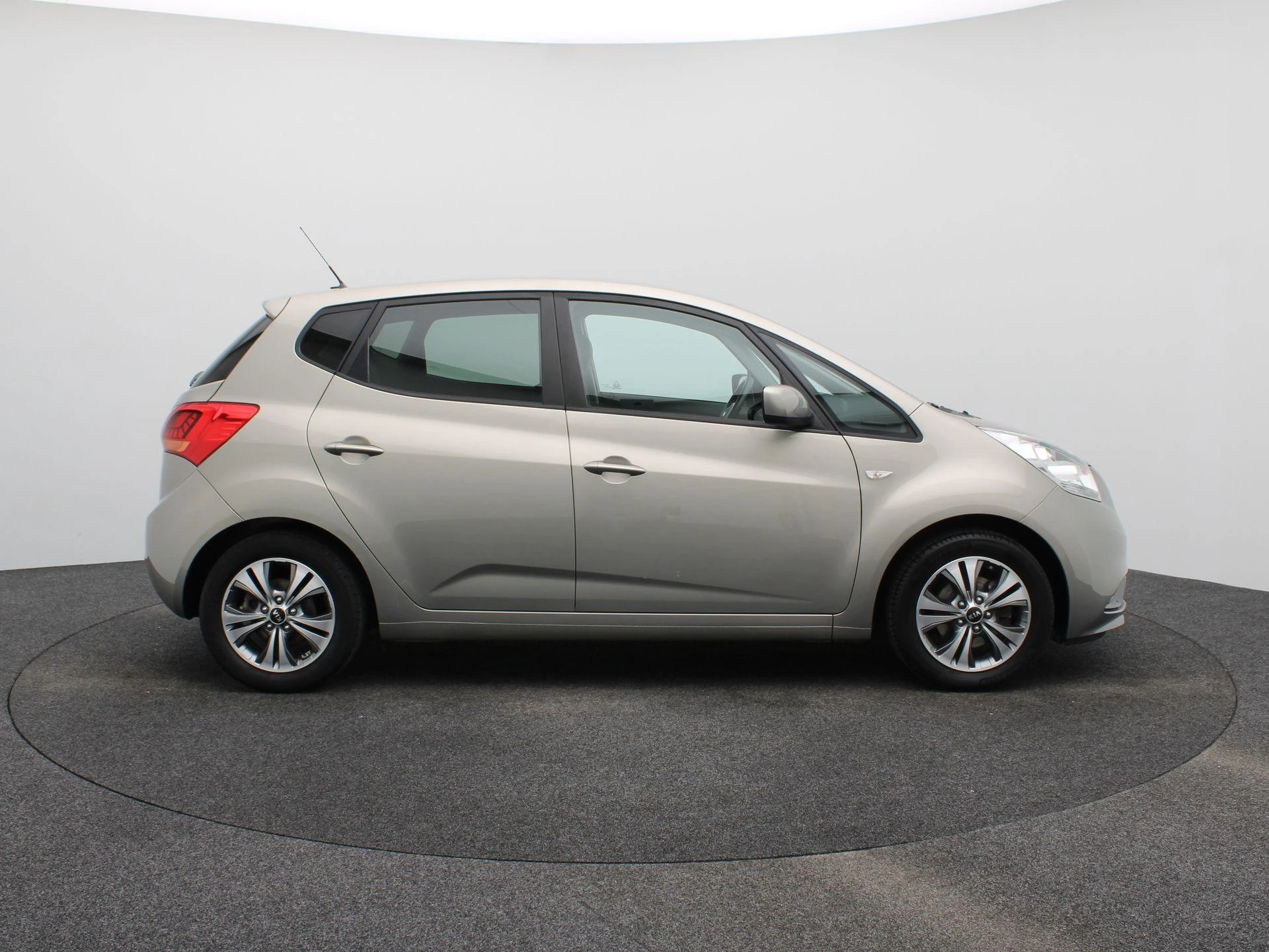 Kia-Venga-image-37