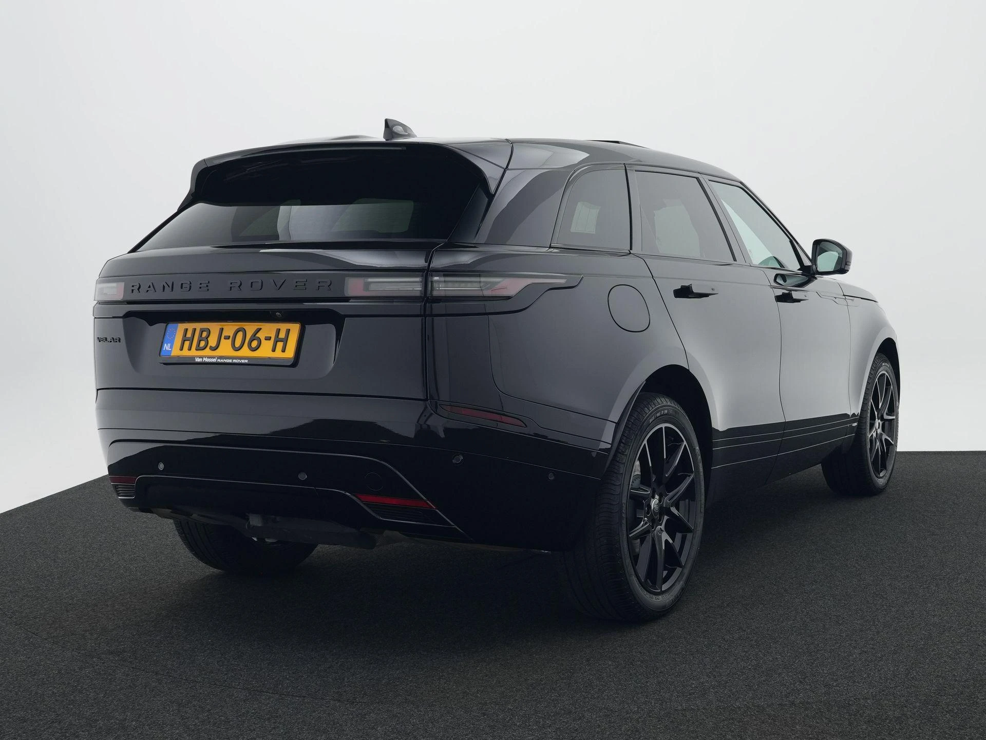Land Rover-Range Rover Velar-image-12