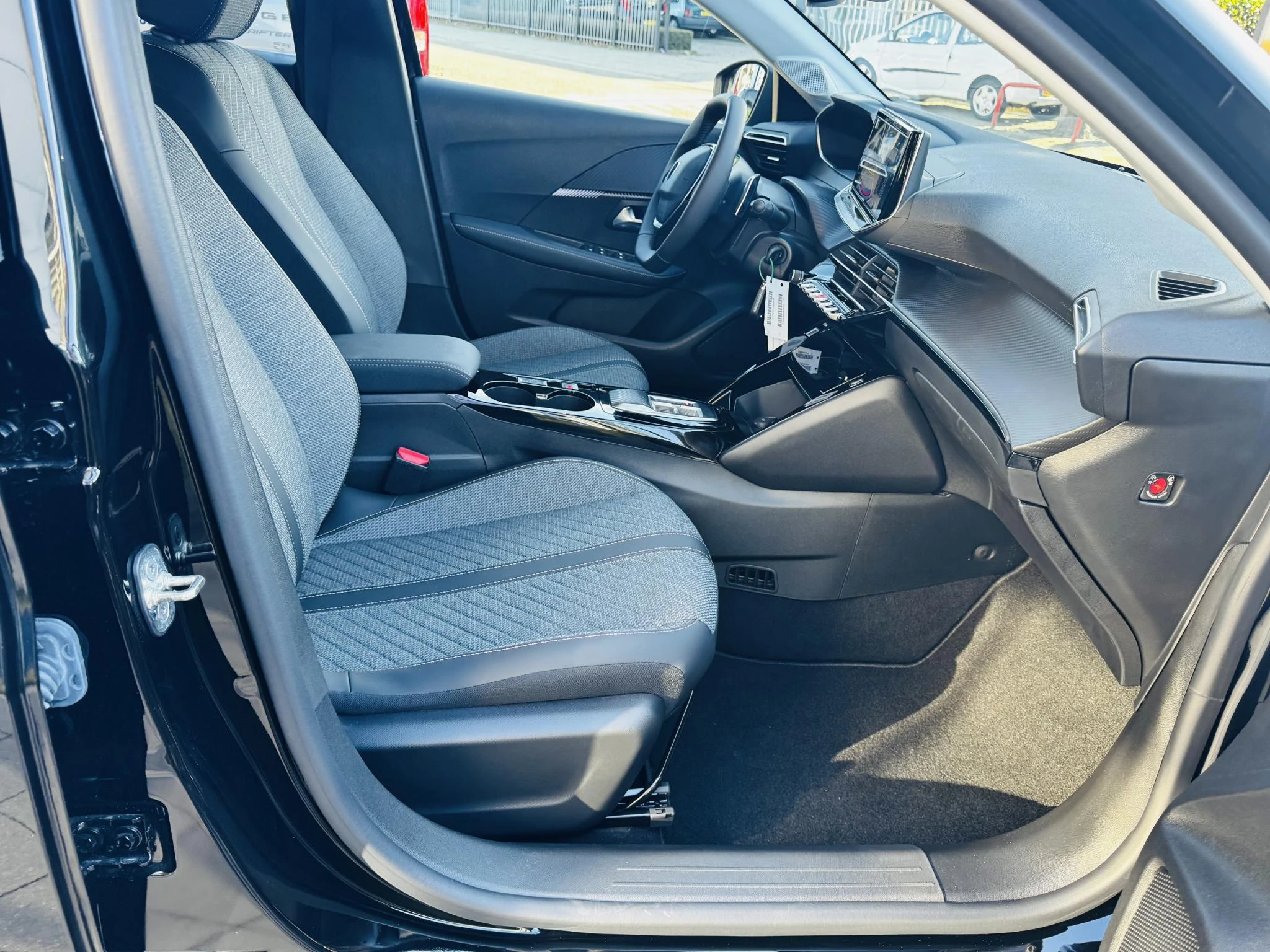 Peugeot-208-image-26