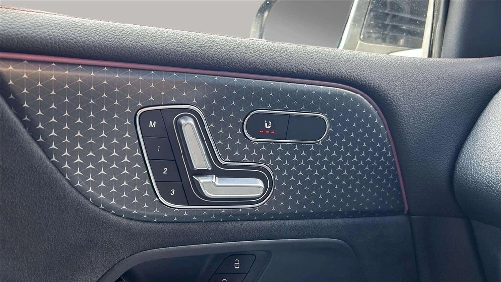 Mercedes-Benz-EQB-image-10