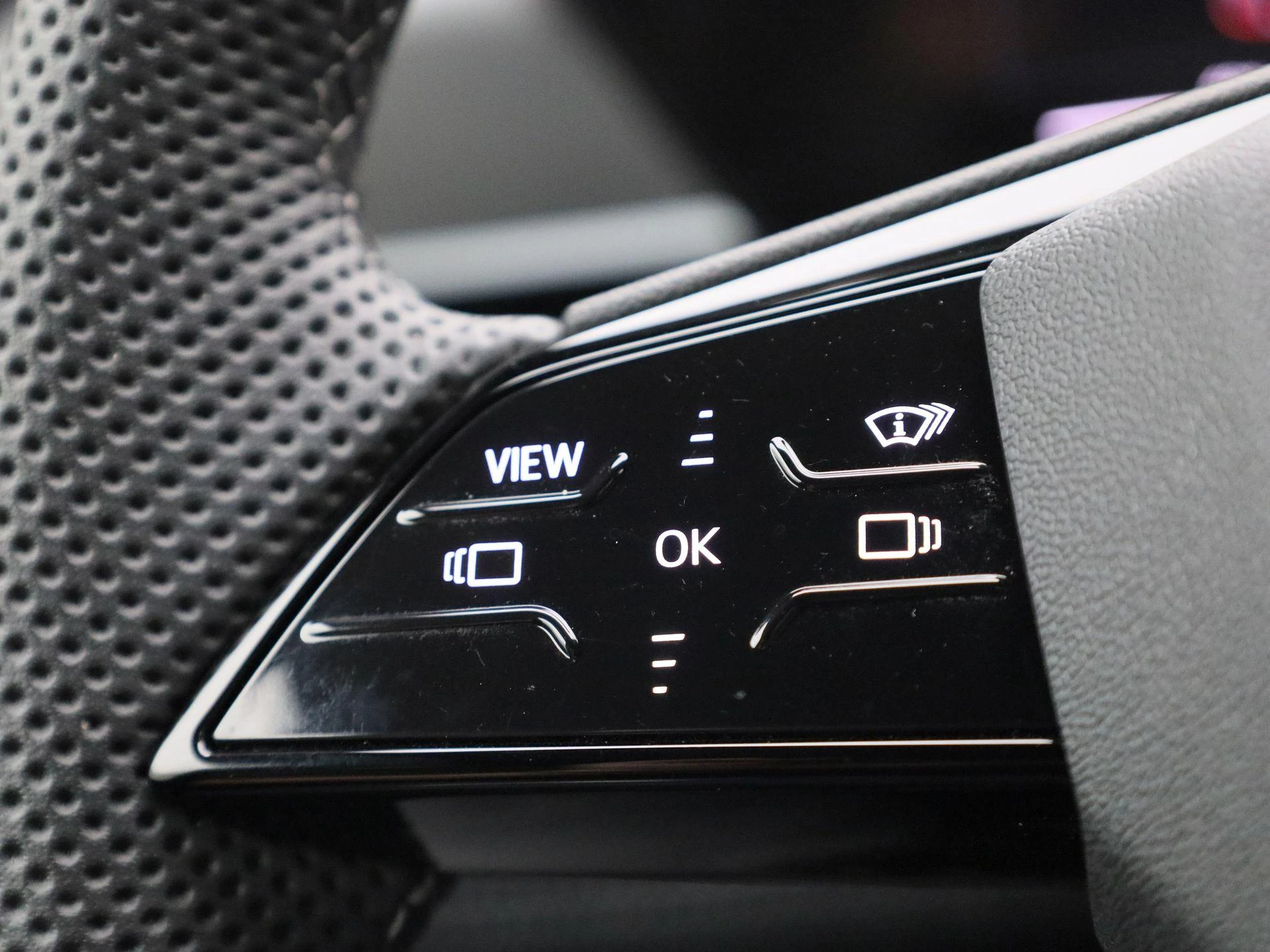 Audi-Q6 e-tron-image-17