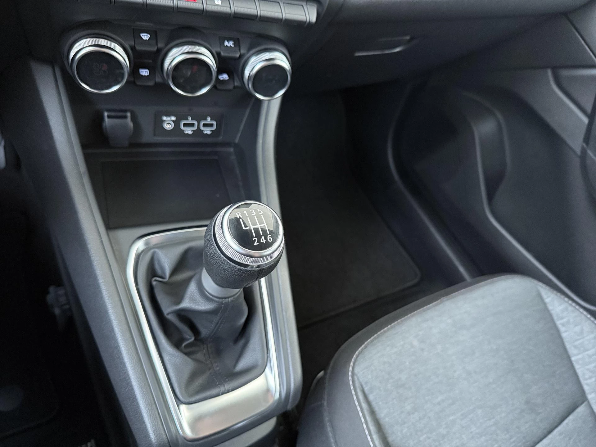 Renault-Captur-image-15