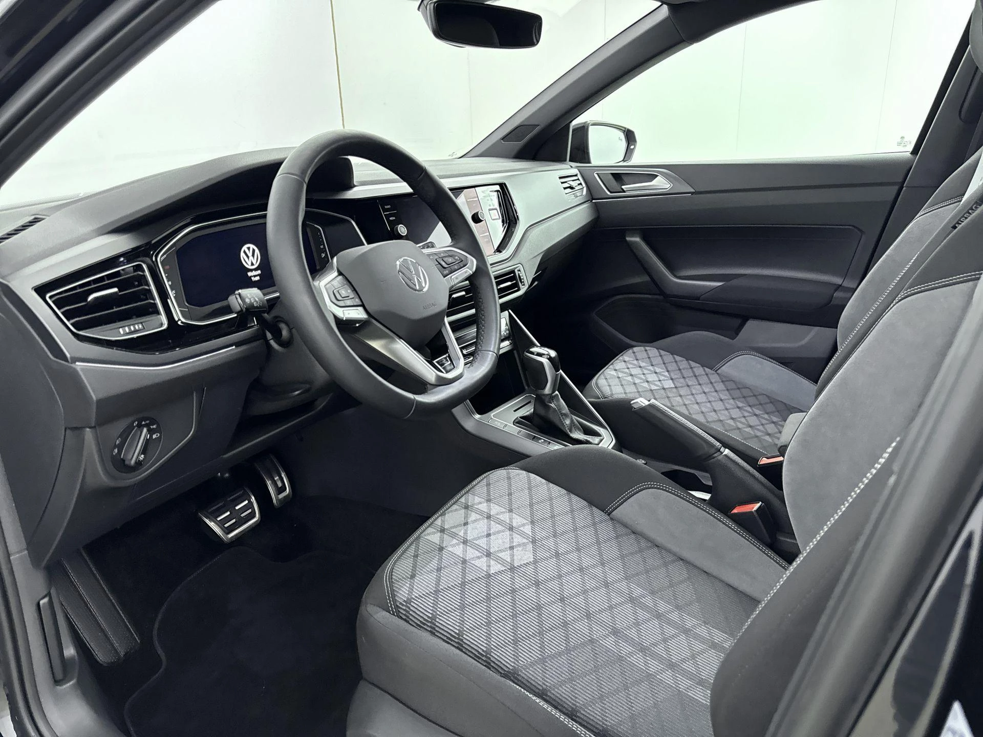 Volkswagen-Polo-image-6