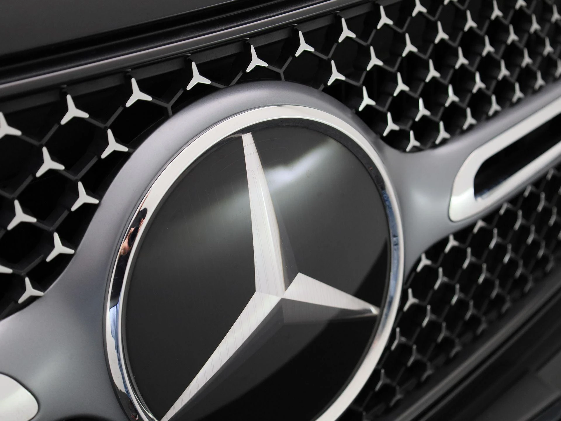 Mercedes-Benz-GLC-image-40
