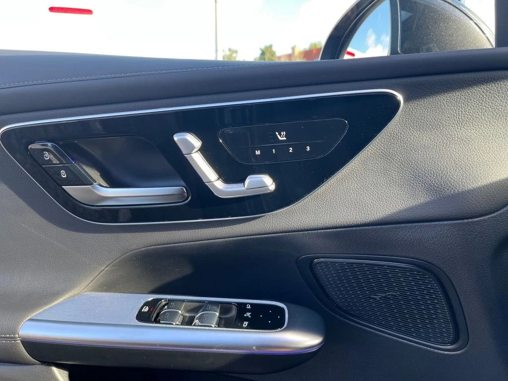 Mercedes-Benz-GLC 300 d-image-8
