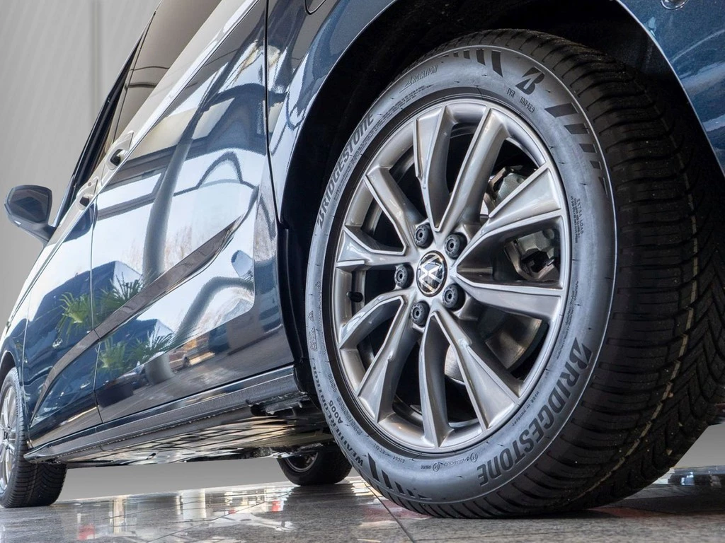 Volkswagen-Multivan-image-5