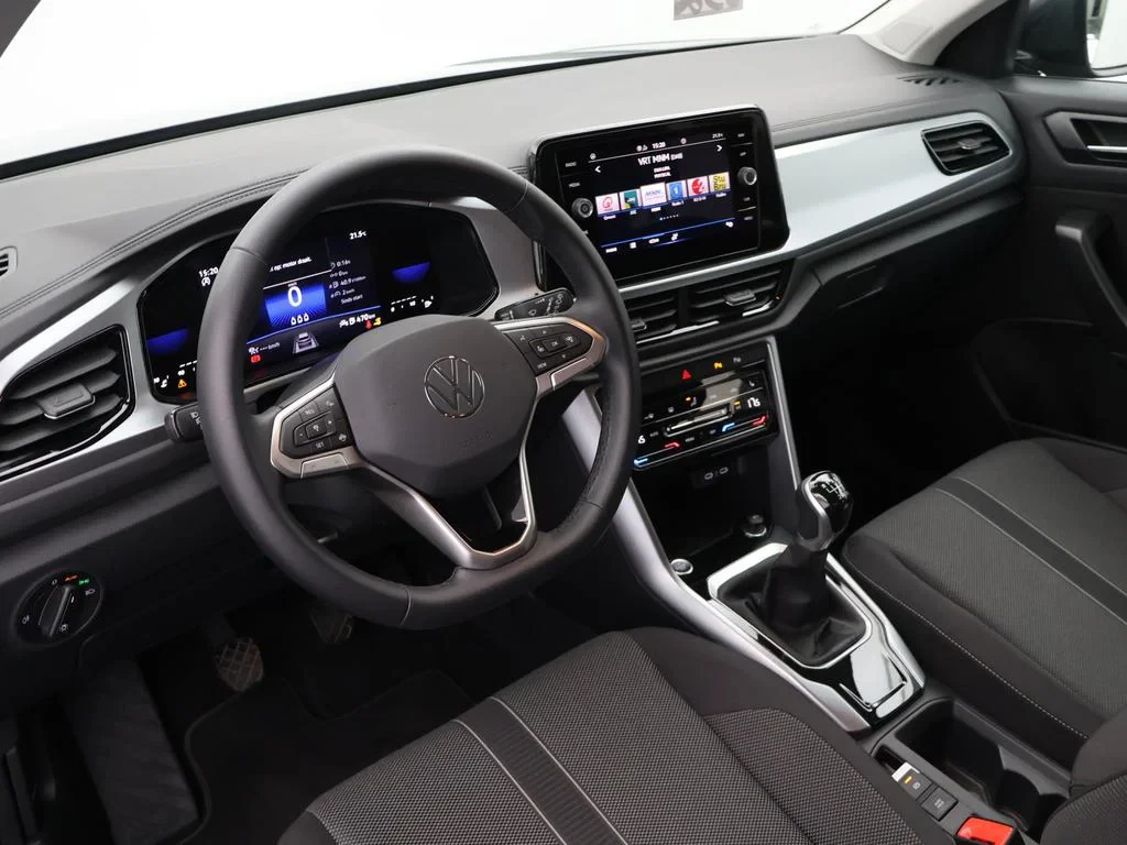 Volkswagen-T-Roc-image-16