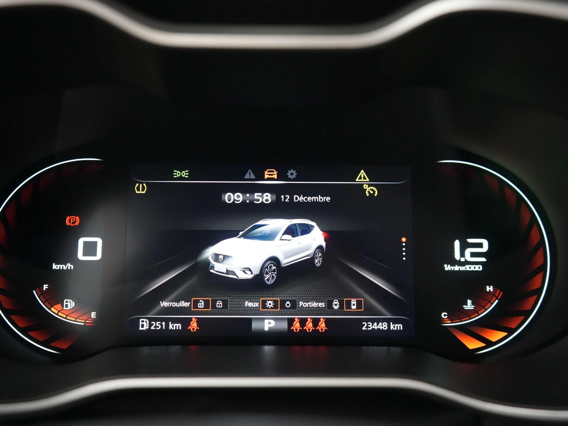 MG ZS ICE 1.0 AT LUXURY FWD