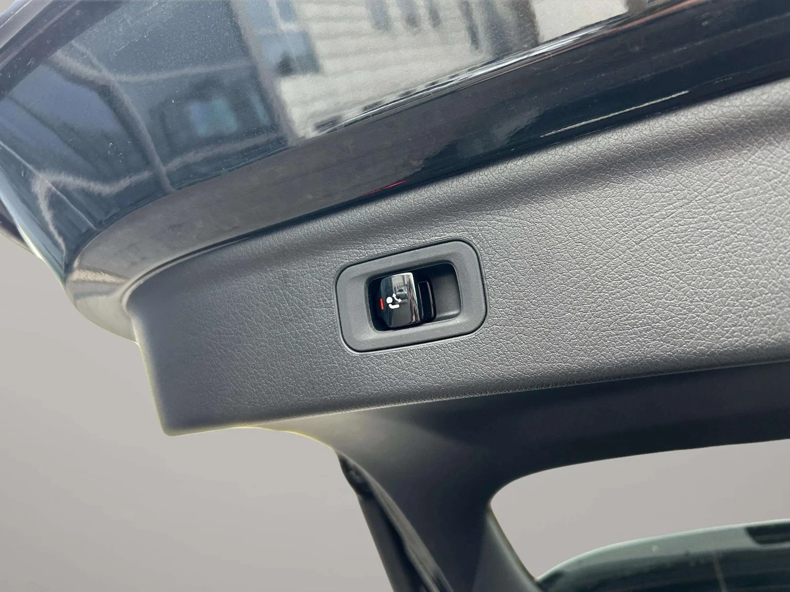 Mercedes-Benz-EQE-image-22