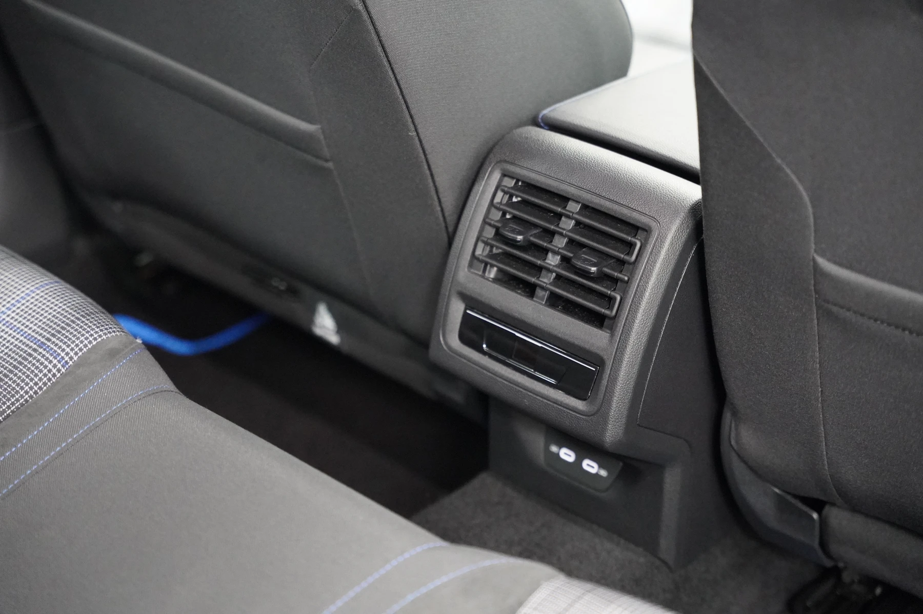 Volkswagen-Golf-image-10