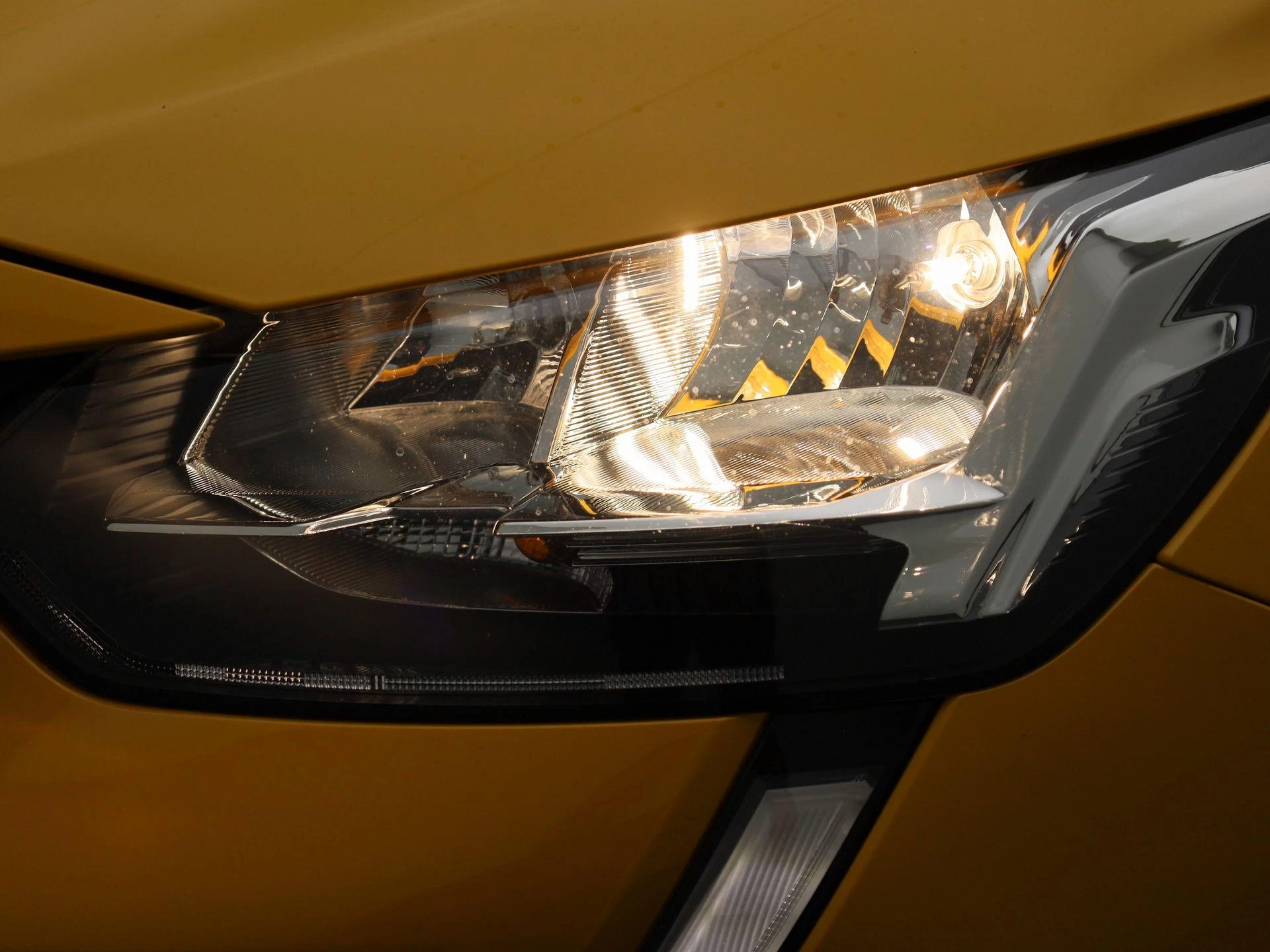 Peugeot-208-image-12