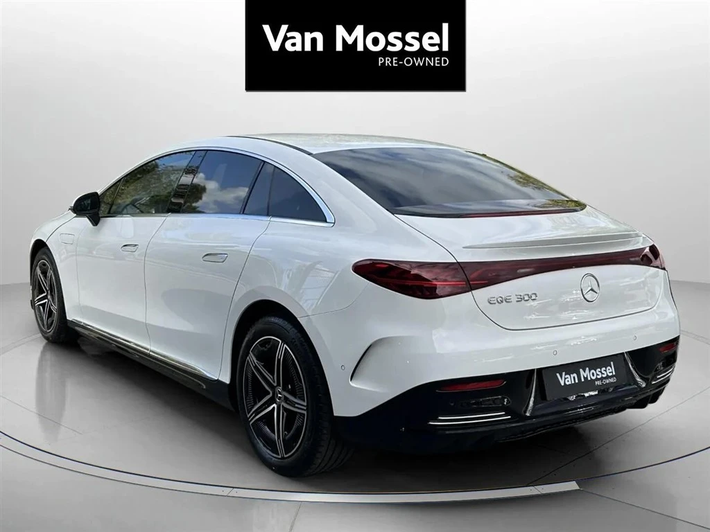 Mercedes-Benz-EQE-image-6