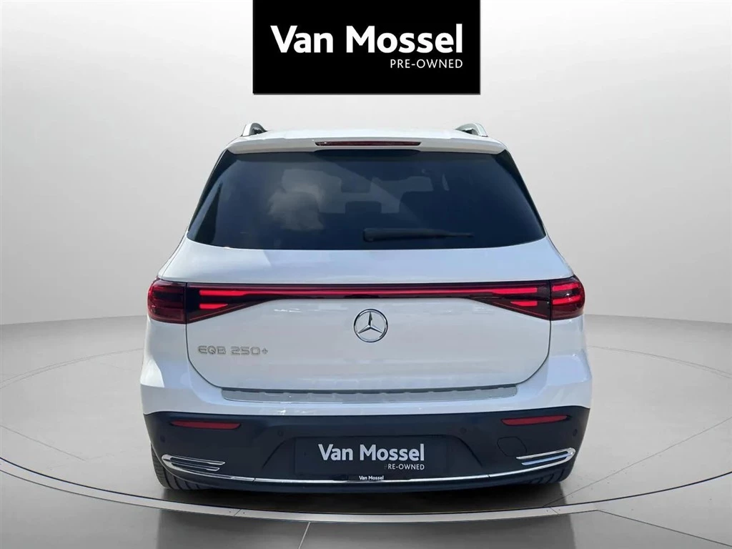 Mercedes-Benz-EQB-image-5