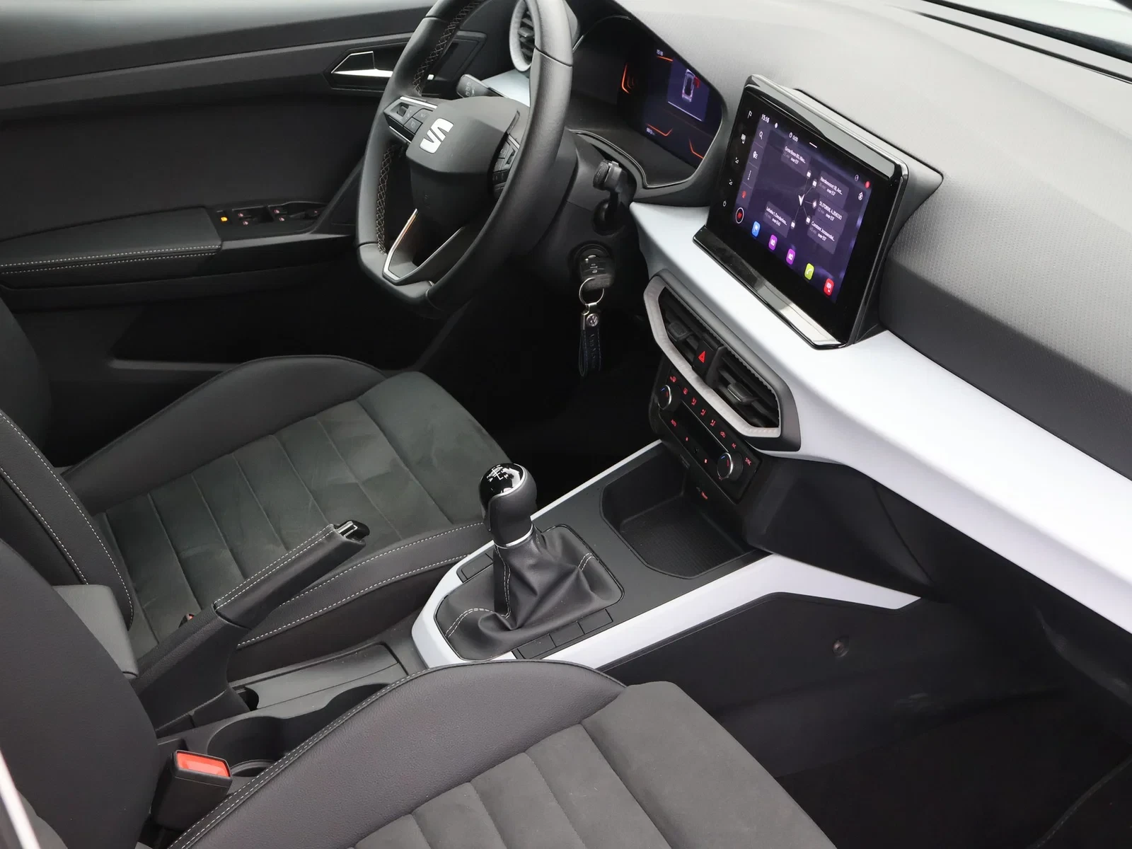 SEAT-Arona-image-2