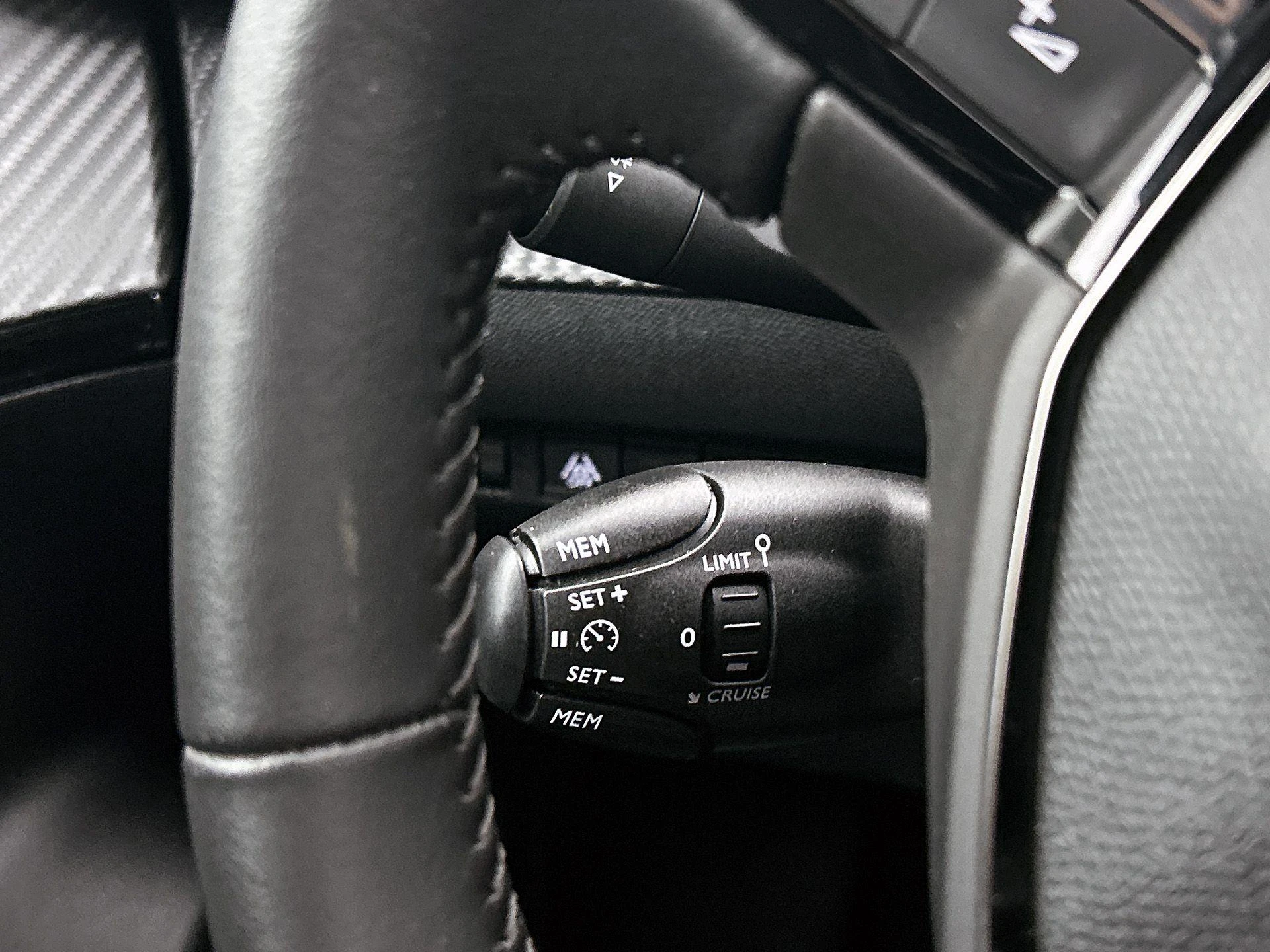 Peugeot-e-2008-image-5