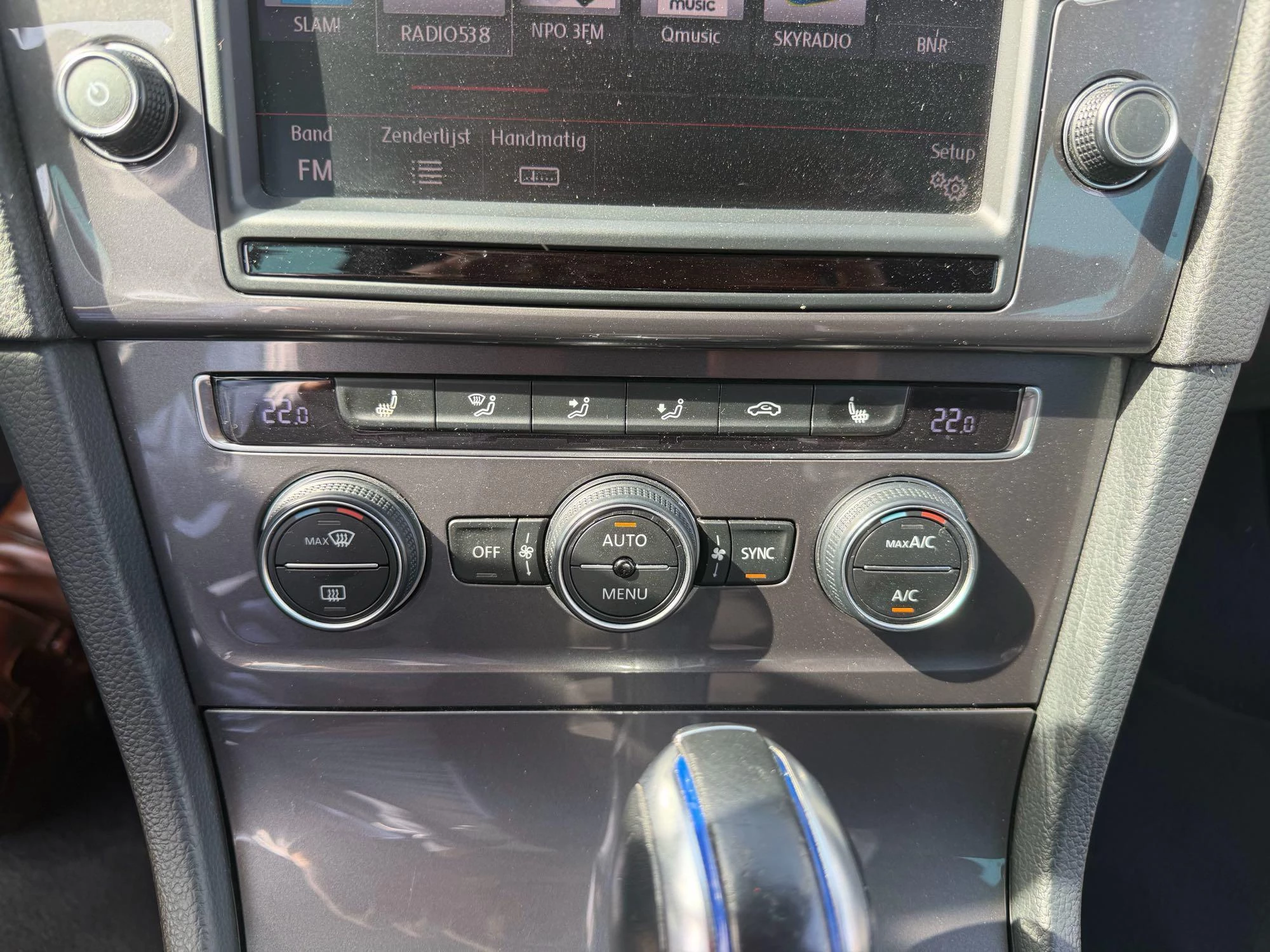 Volkswagen-e-Golf-image-10