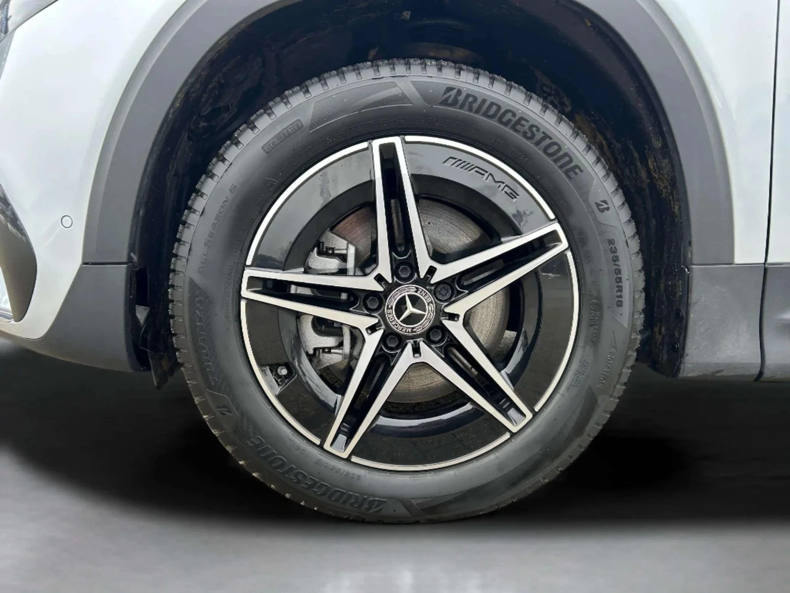 Mercedes-Benz-EQB-image-8