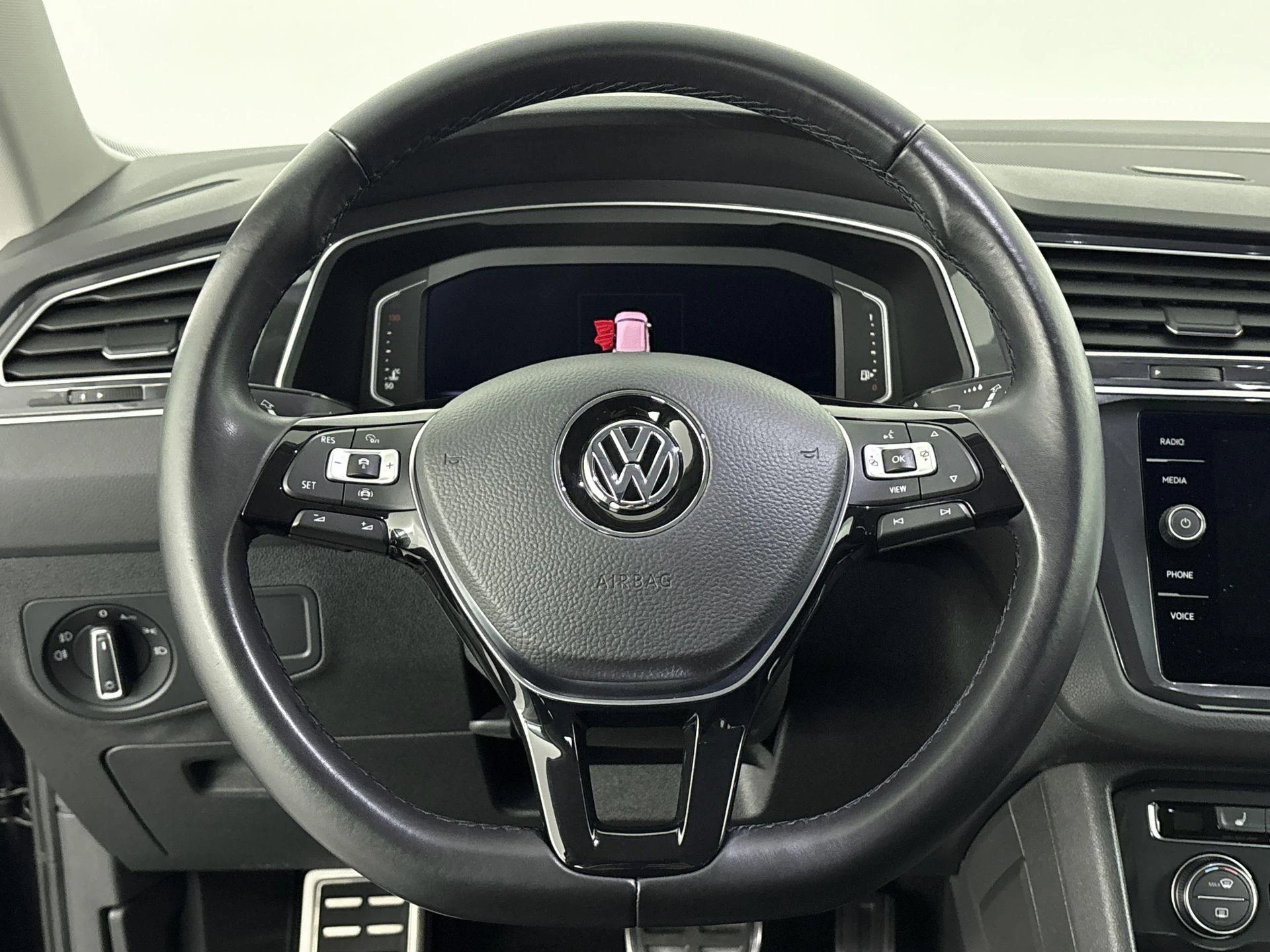 Volkswagen-Tiguan-image-17