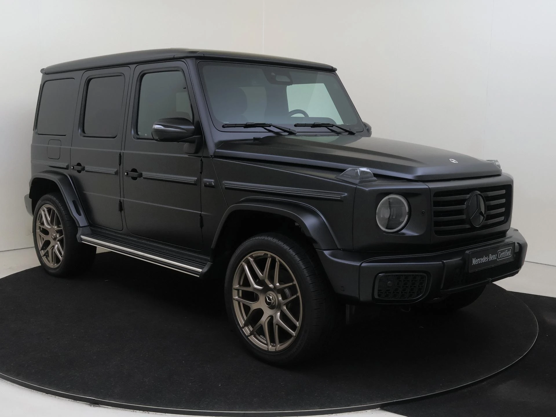 Mercedes-Benz-G-Klasse-image-1