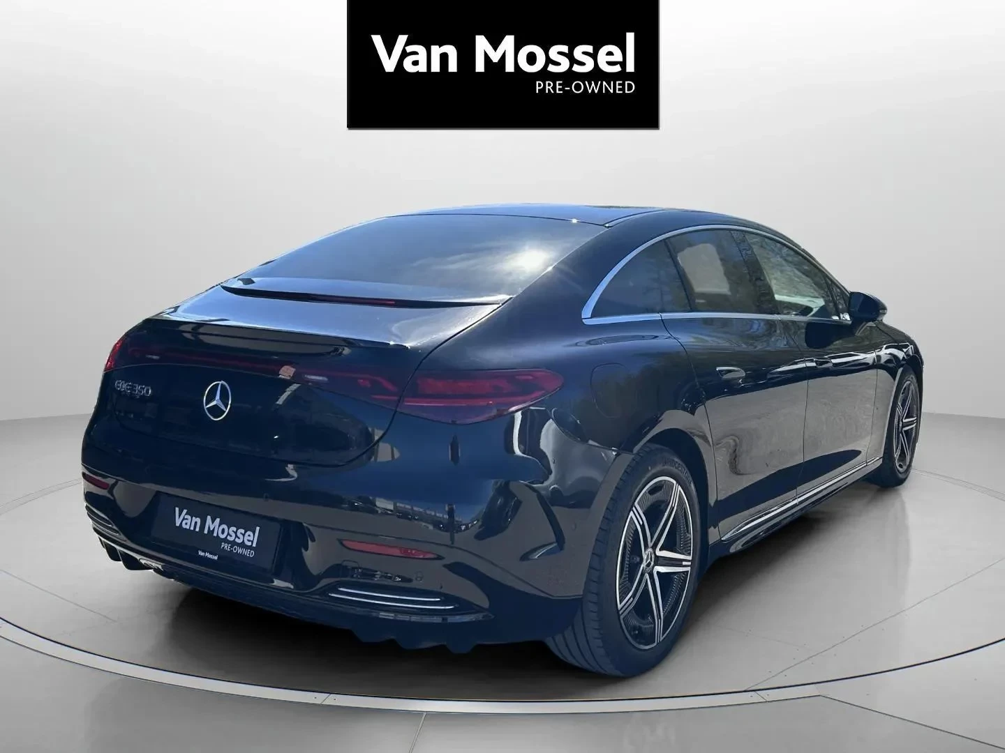Mercedes-Benz-EQE-image-4