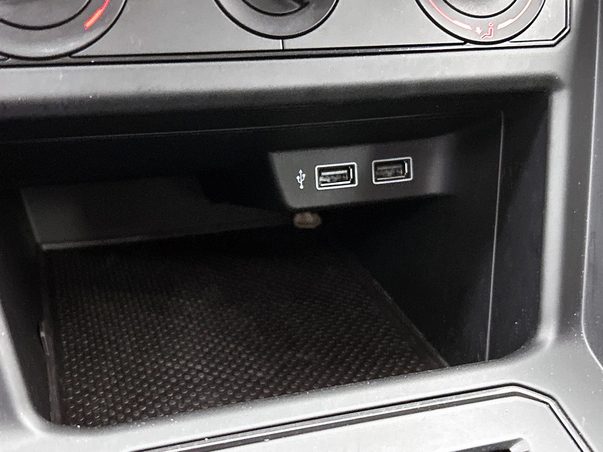 Volkswagen-Polo-image-31