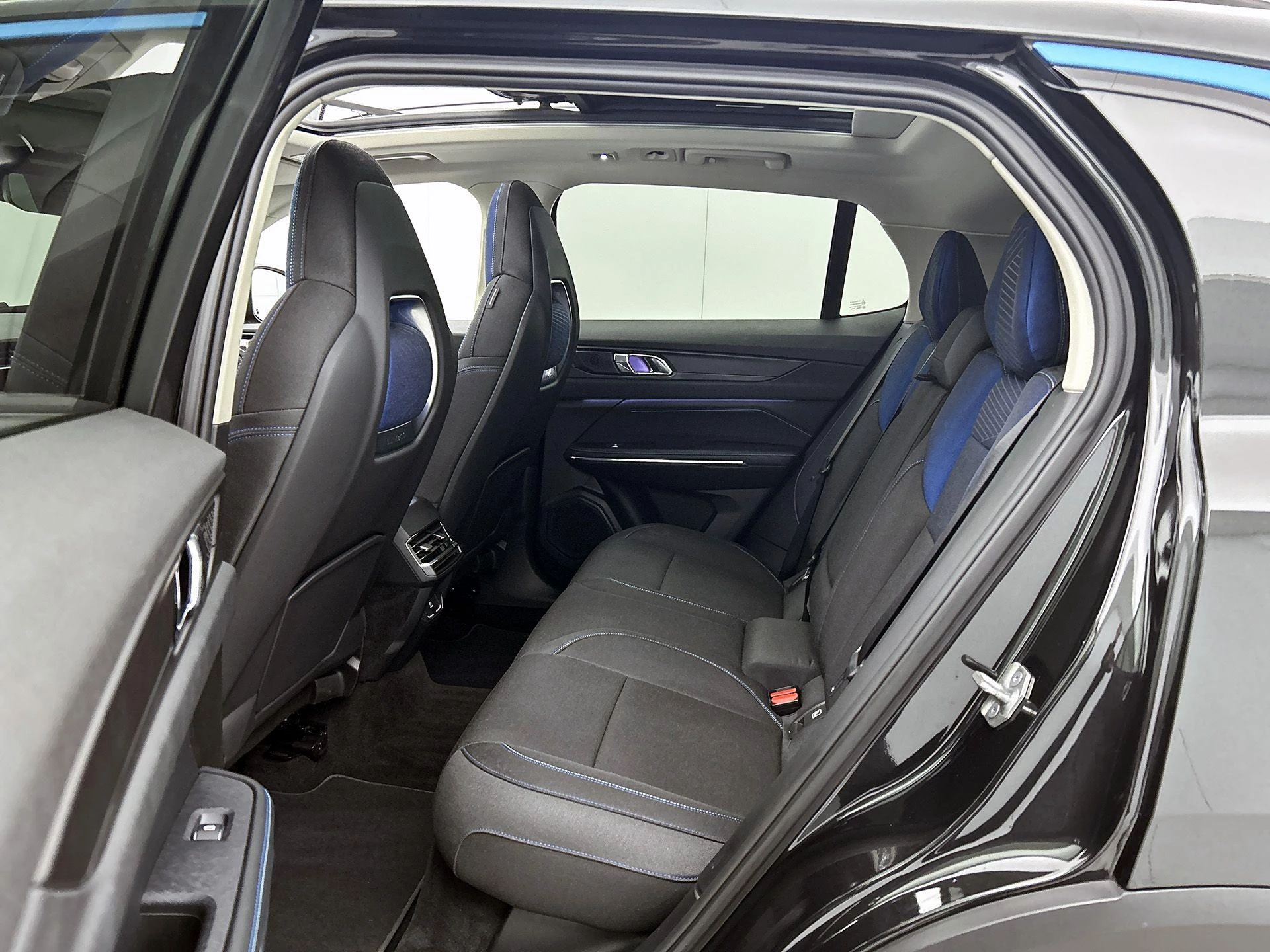 Lynk & Co-01-image-26