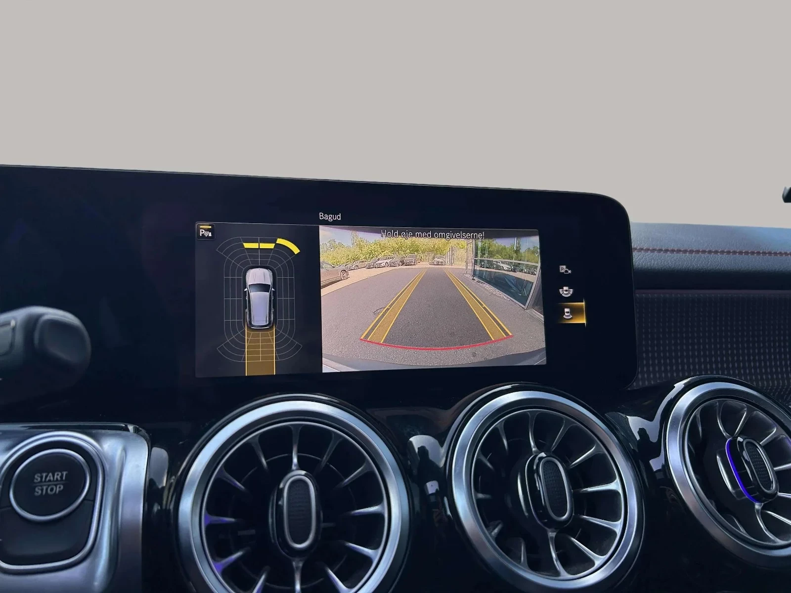 Mercedes-Benz-EQB-image-15