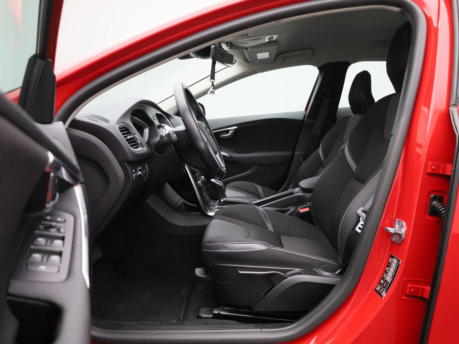 Volvo-V40-image-10