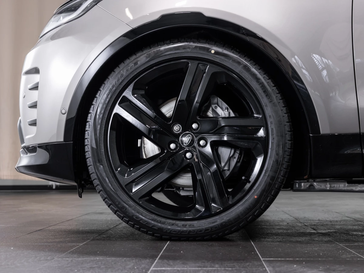 Land Rover-Discovery-image-8