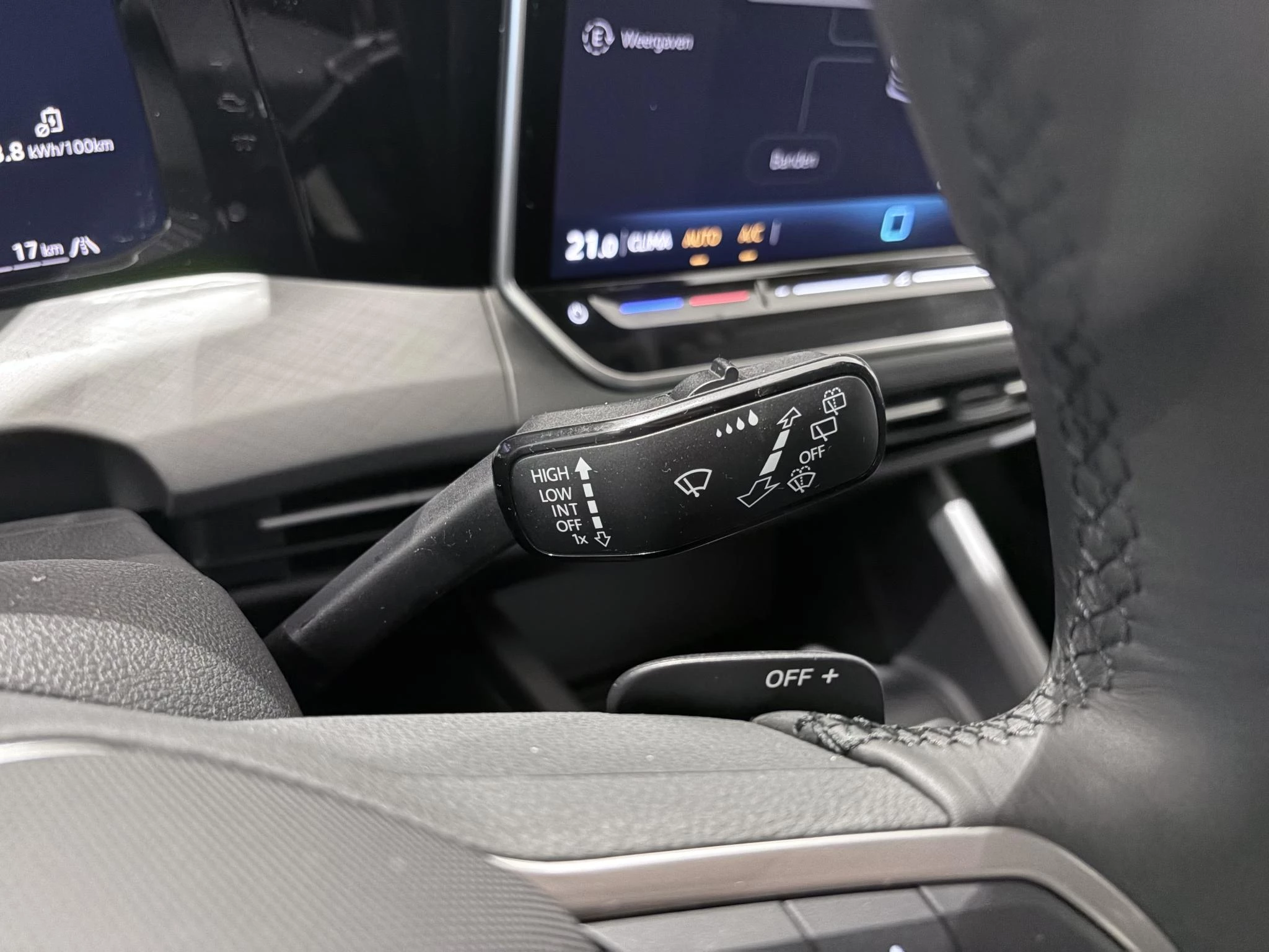 Volkswagen-Golf-image-14