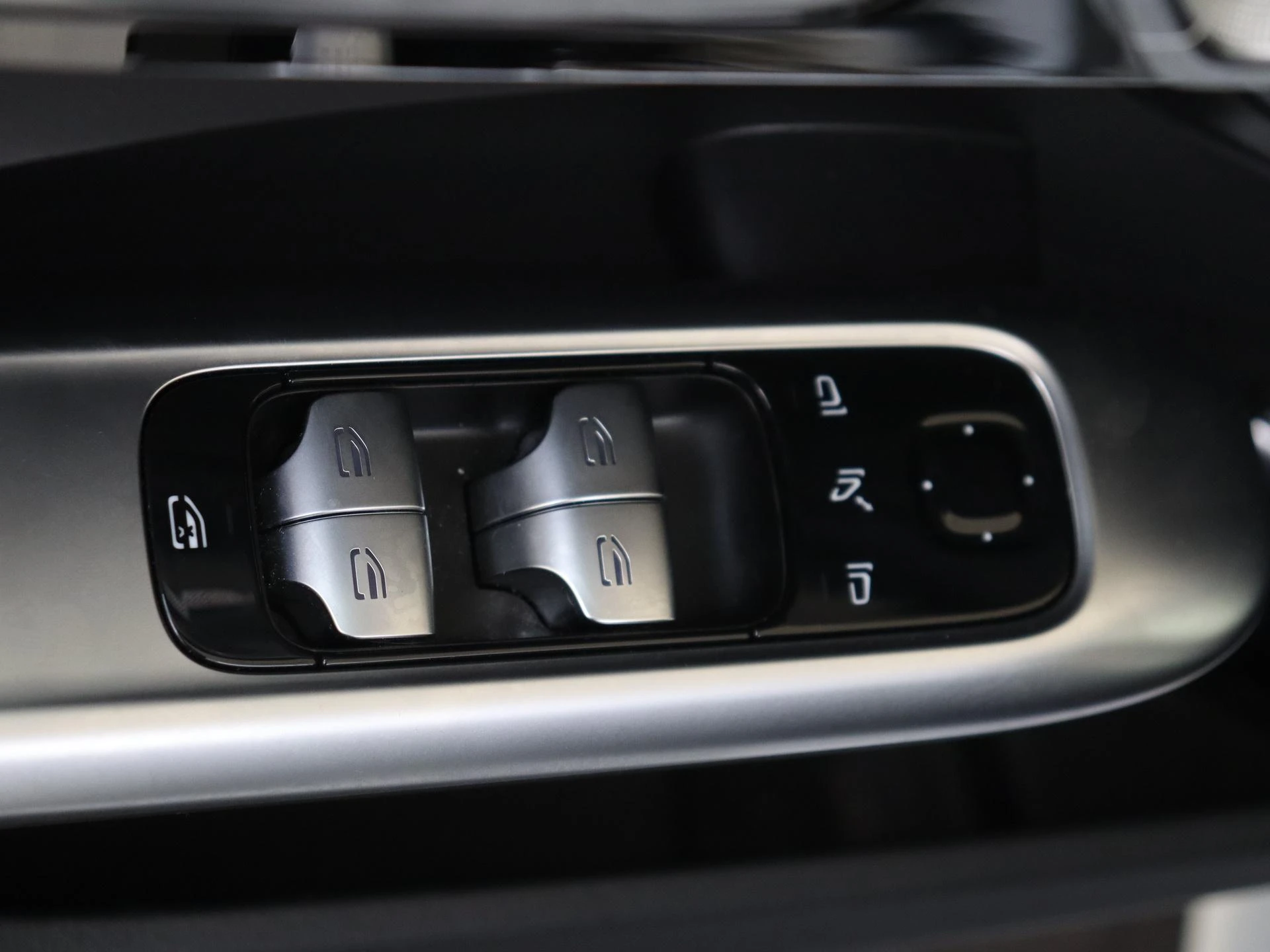 Mercedes-Benz-C-Klasse-image-25
